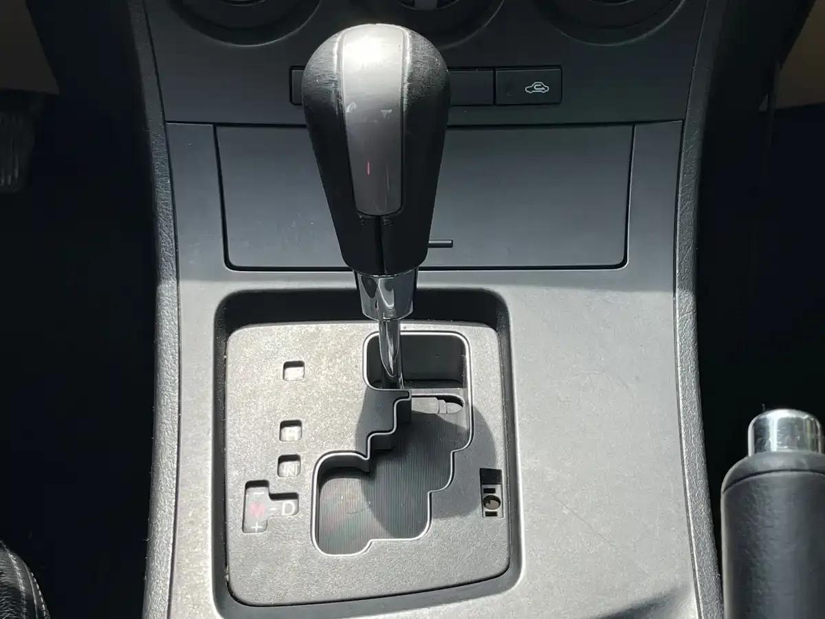 Mazda 3 Axela 2013 Sedan 1.6L Automatic Elite — миниатюра 11