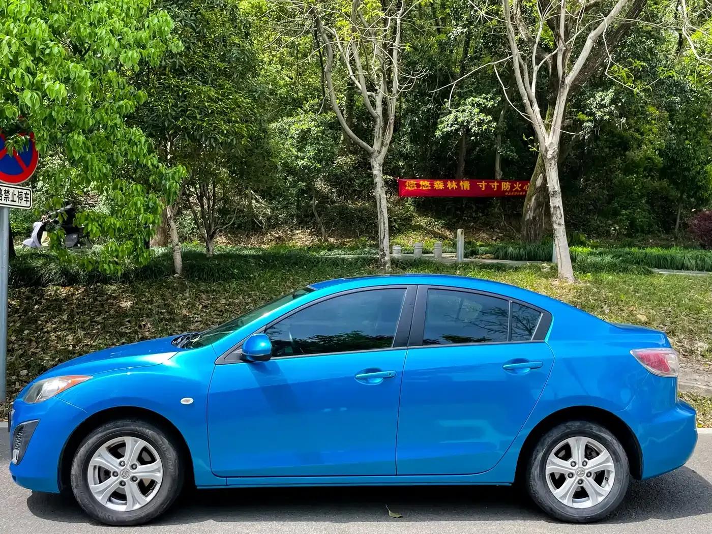 Mazda 3 Axela 2013 Sedan 1.6L Automatic Elite — миниатюра 4