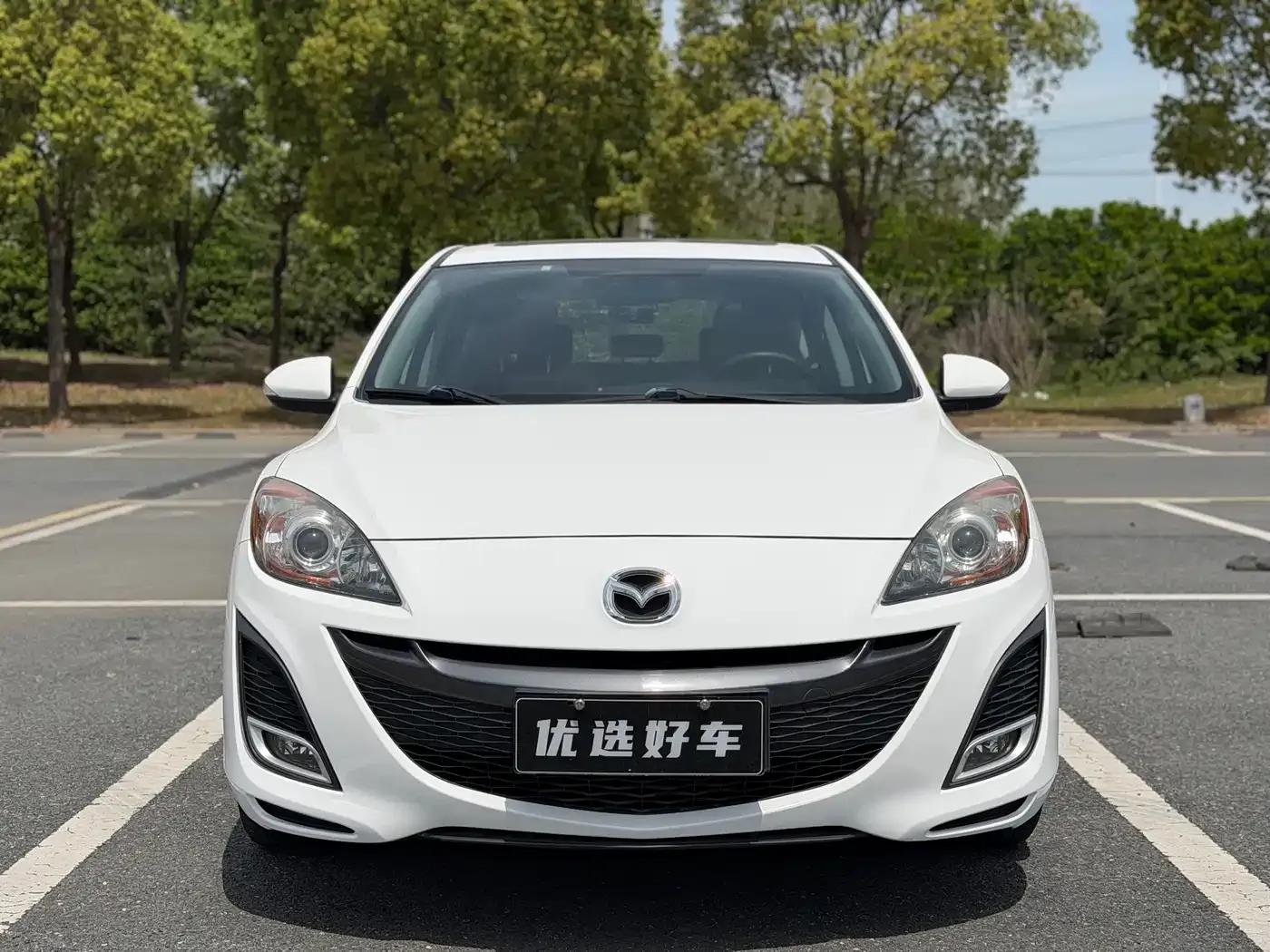 Mazda3 Axela 2012 Hatchback 2.0L Automatic Luxury — миниатюра 1