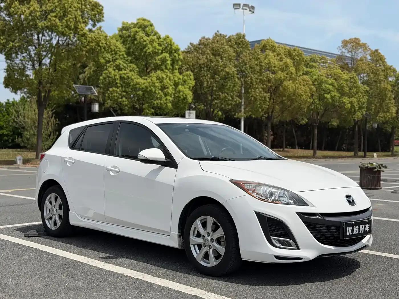 Mazda3 Axela 2012 Hatchback 2.0L Automatic Luxury — миниатюра 2