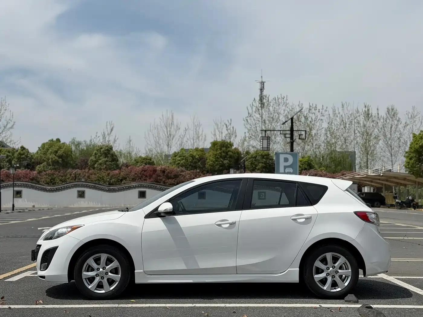 Mazda3 Axela 2012 Hatchback 2.0L Automatic Luxury — миниатюра 4