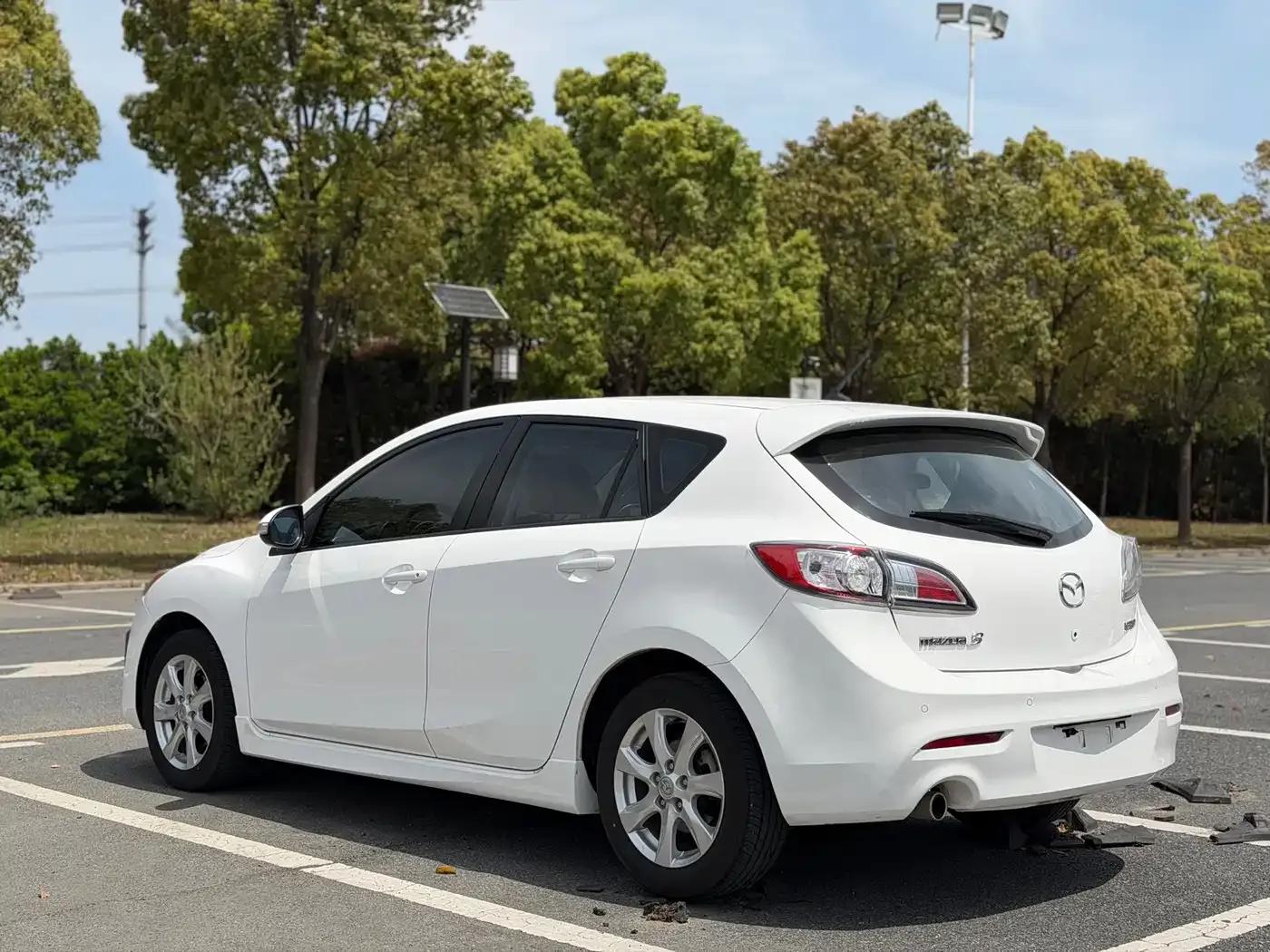 Mazda3 Axela 2012 Hatchback 2.0L Automatic Luxury — миниатюра 5