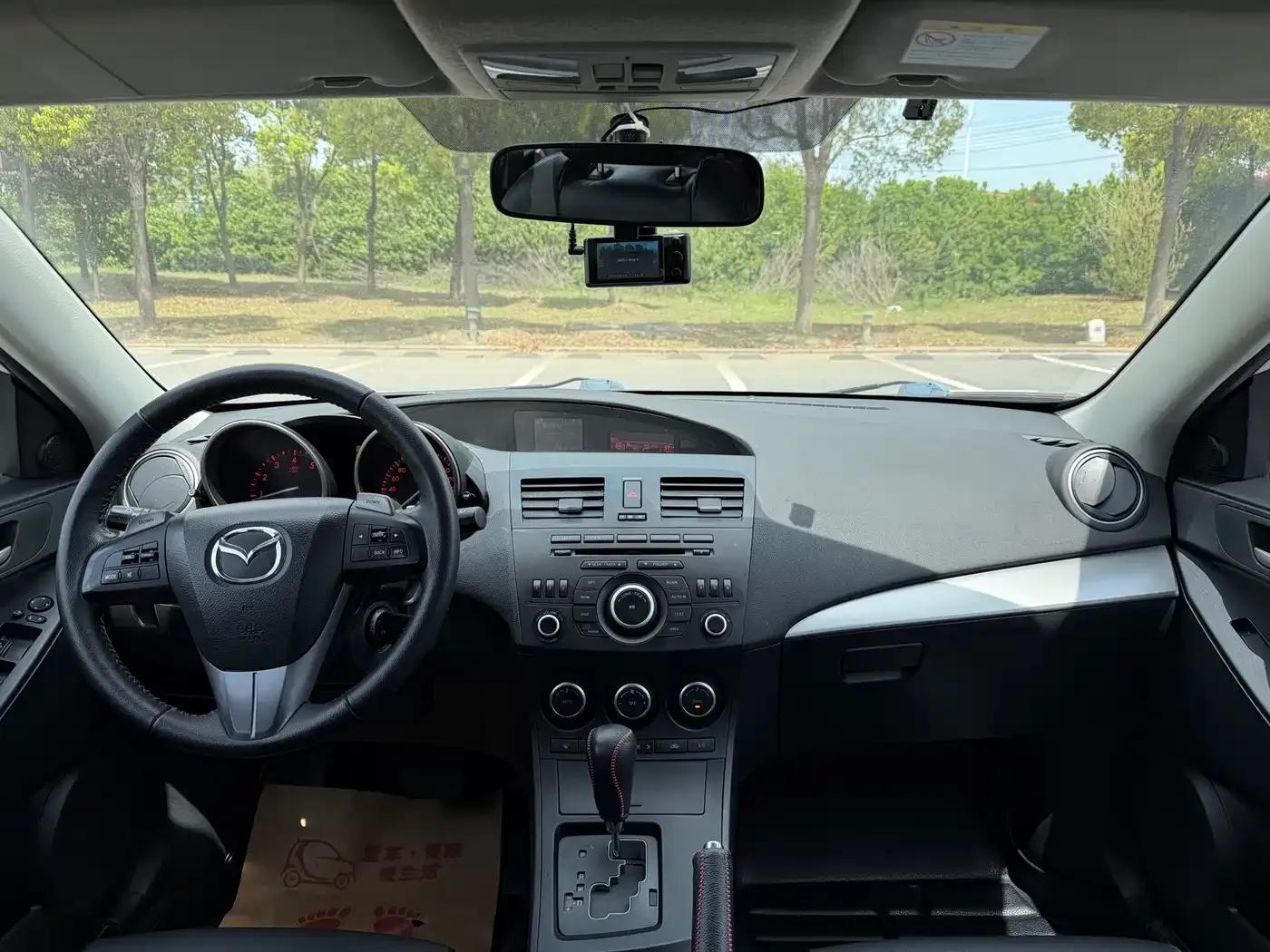 Mazda3 Axela 2012 Hatchback 2.0L Automatic Luxury — миниатюра 10
