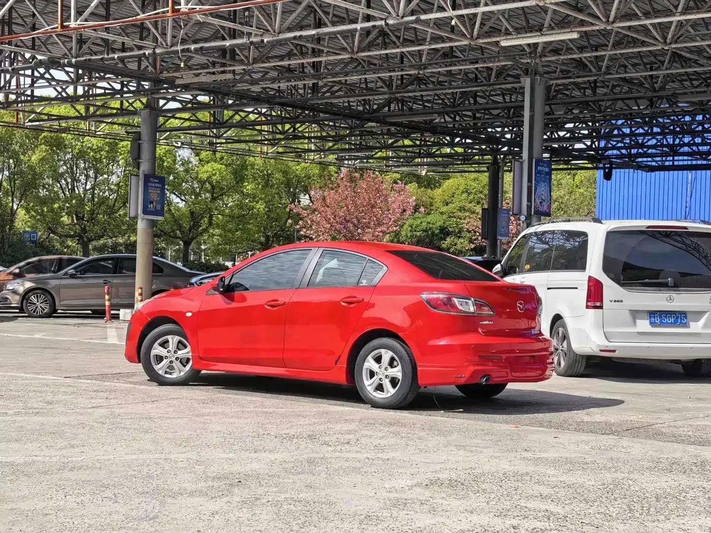 Mazda 3 Axela 2011 Sedan 1.6L Automatic Comfort — миниатюра 4