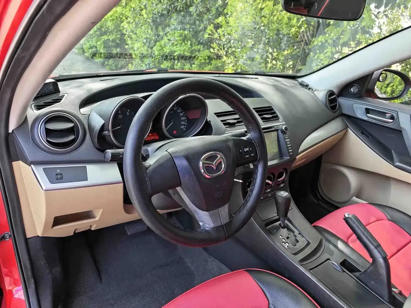 Mazda 3 Axela 2011 Sedan 1.6L Automatic Comfort — миниатюра 7