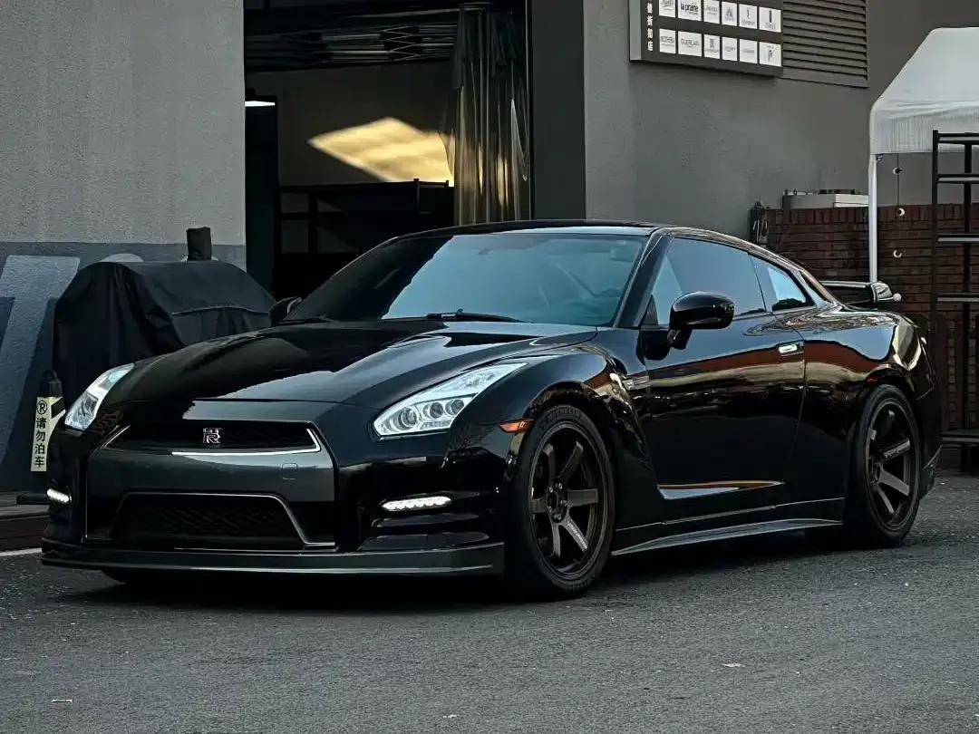 Nissan GT-R 2009 Base Model — миниатюра 1