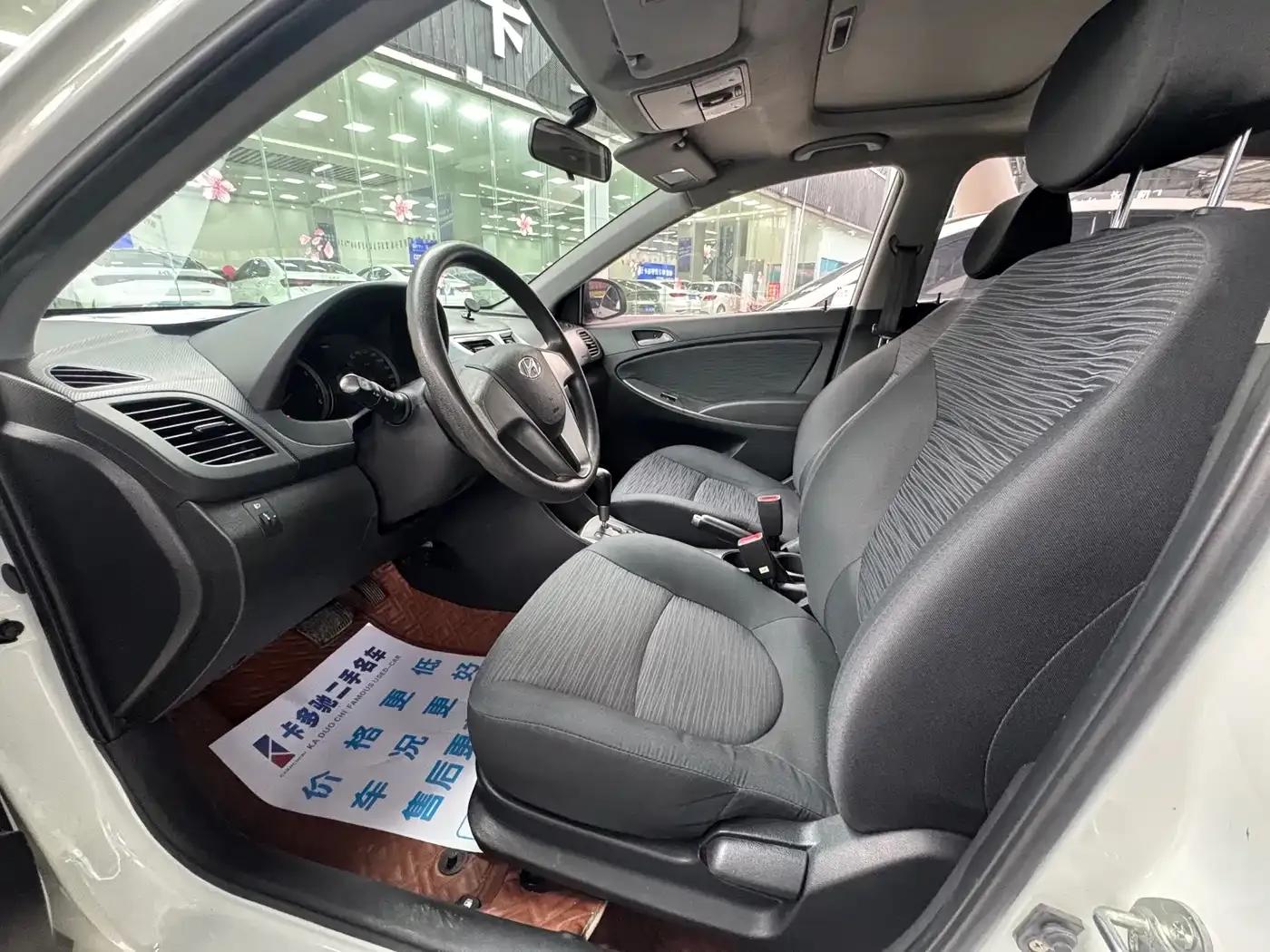 2014 Hyundai Reina 1.4L Automatic Leading Edition GLX — миниатюра 4