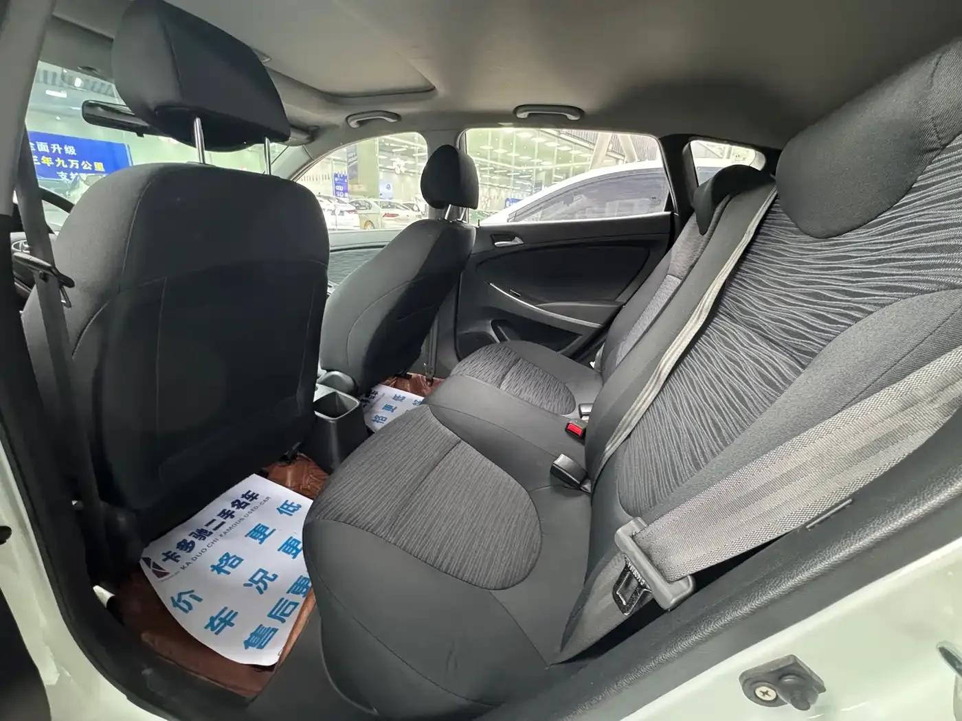 2014 Hyundai Reina 1.4L Automatic Leading Edition GLX — миниатюра 5