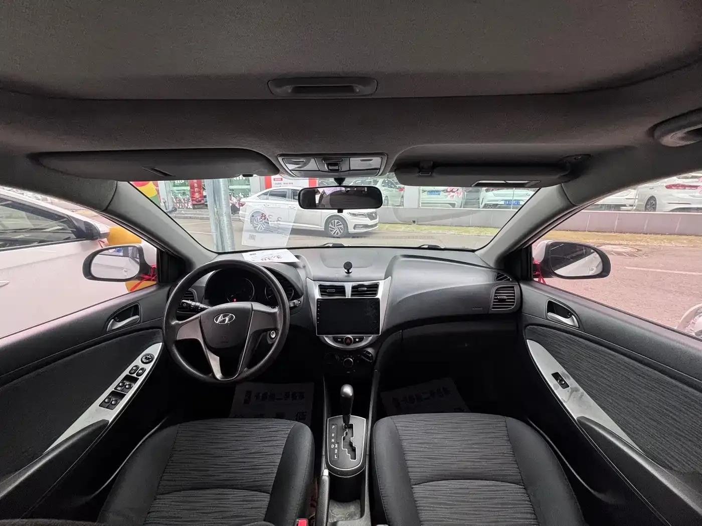 2014 Hyundai Reina 1.4L Automatic Leading Edition GLX — миниатюра 6