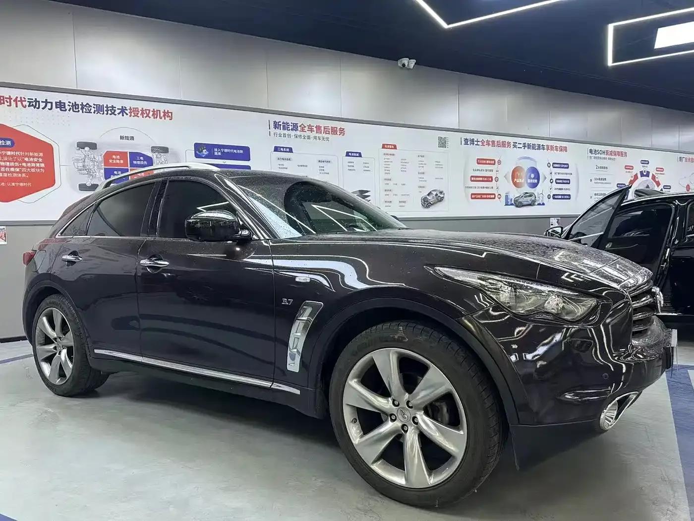 Infiniti QX70 2013 3.7L Standard Edition — миниатюра 2