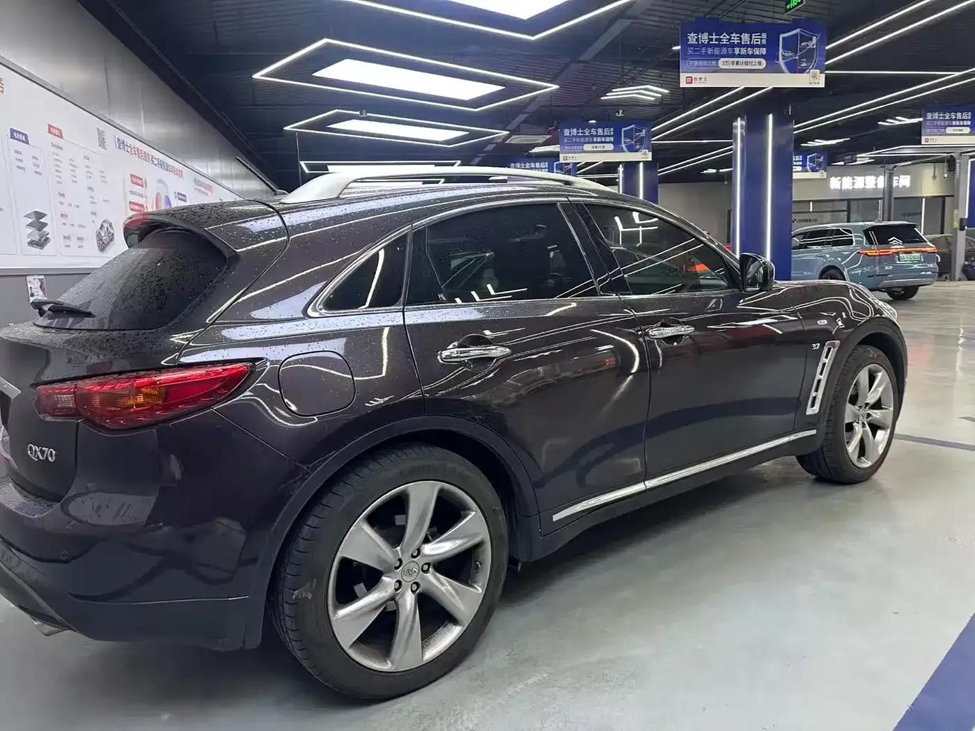 Infiniti QX70 2013 3.7L Standard Edition — миниатюра 4