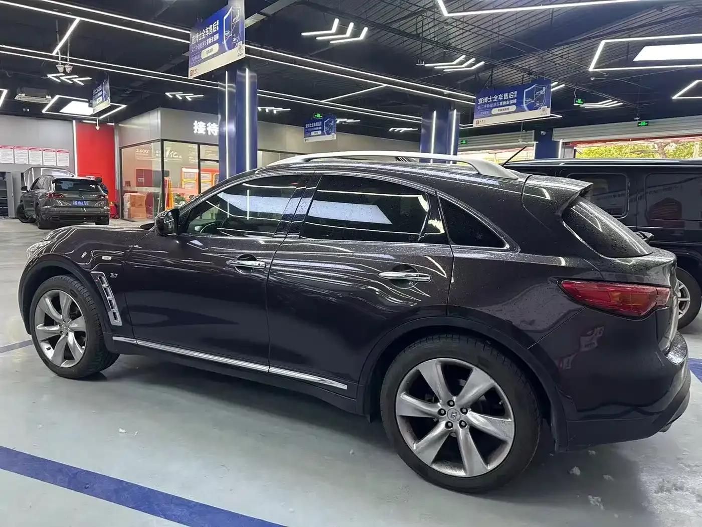 Infiniti QX70 2013 3.7L Standard Edition — миниатюра 5
