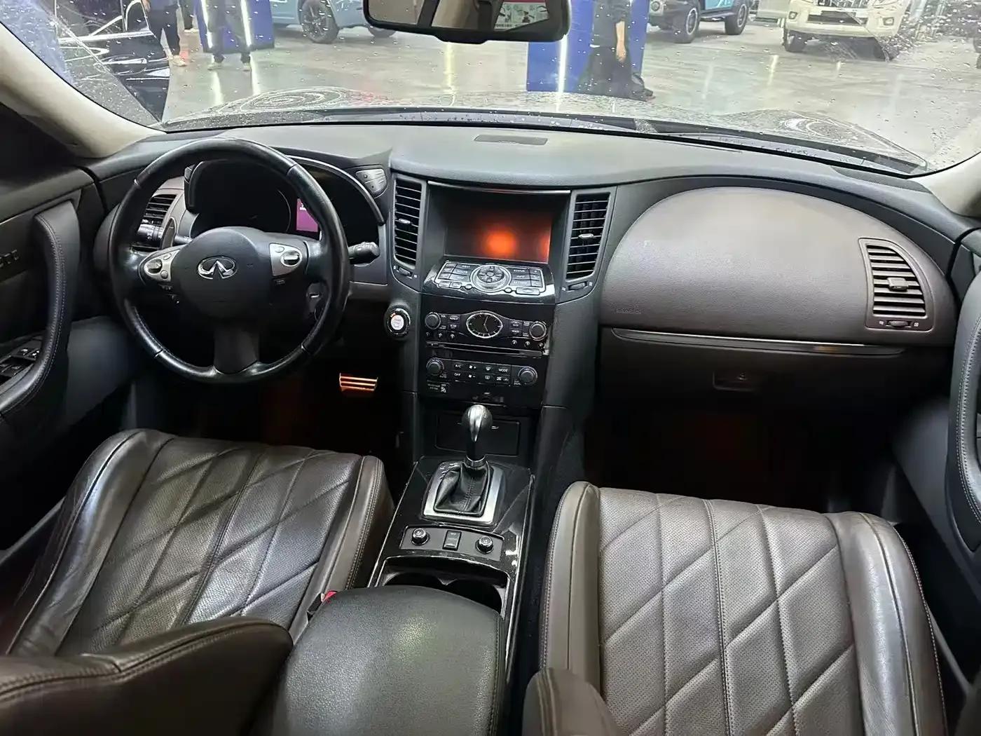 Infiniti QX70 2013 3.7L Standard Edition — миниатюра 8