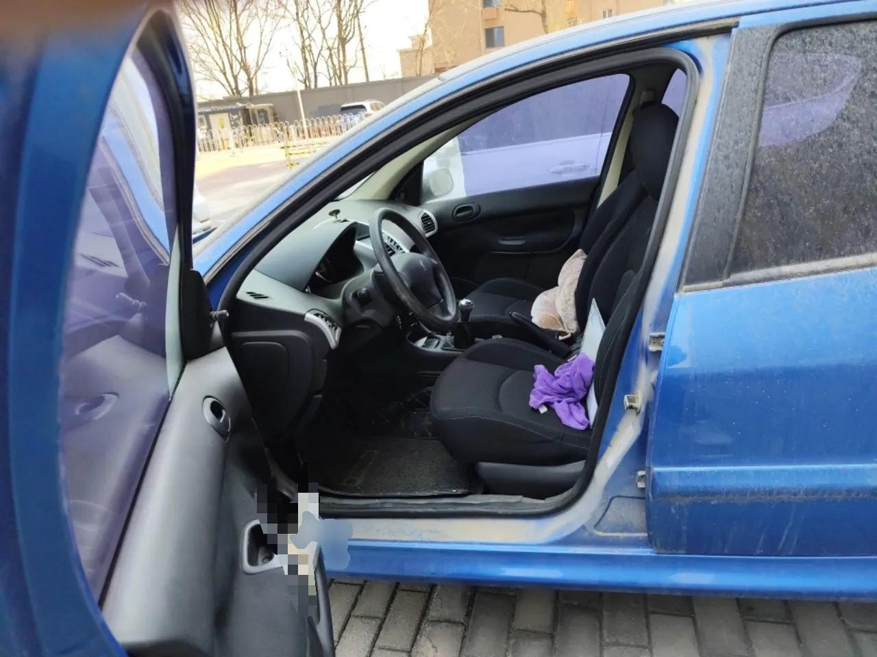 Peugeot 207 2010 Sedan 1.4L Manual Yule Edition — миниатюра 16