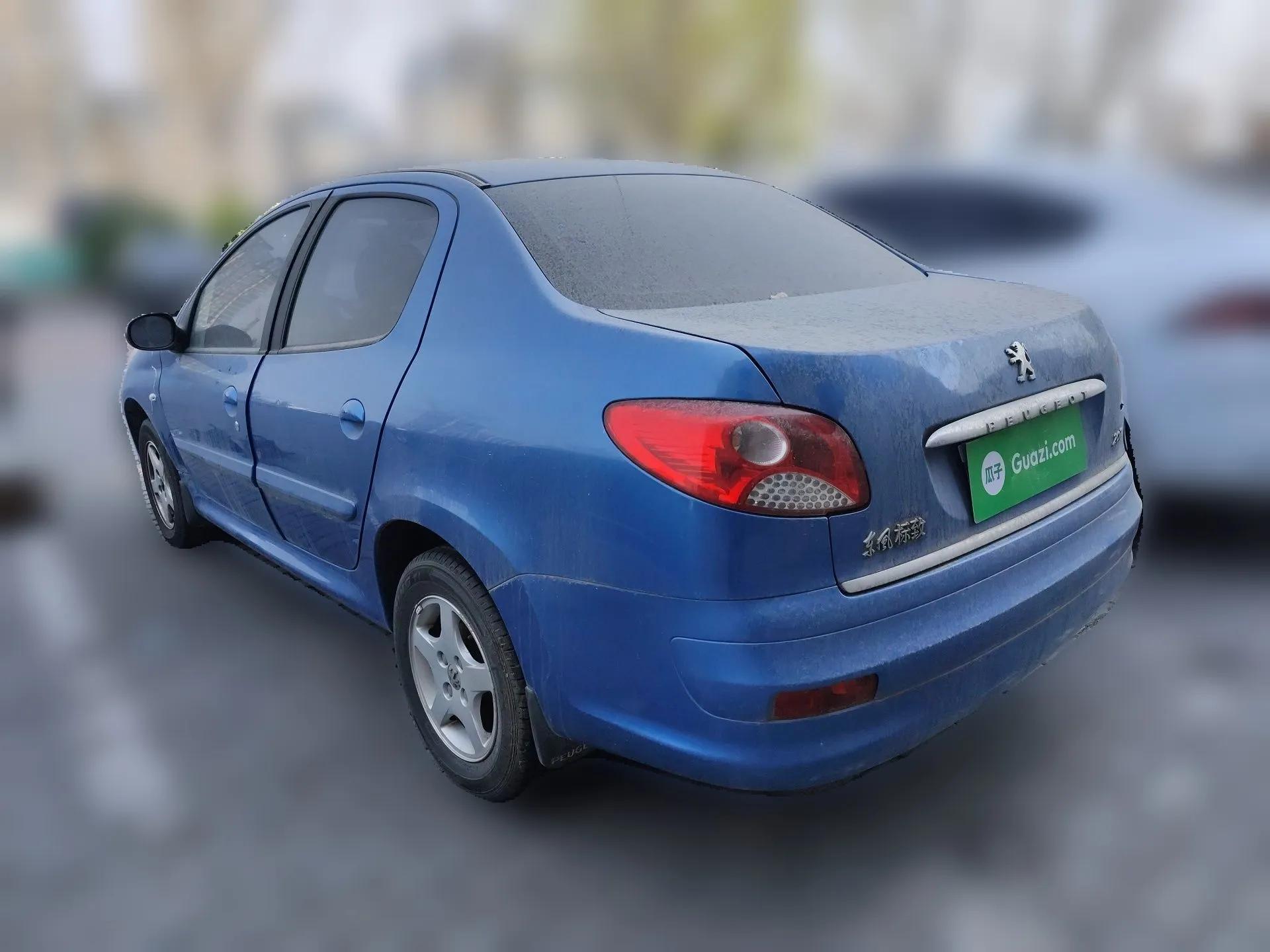 Peugeot 207 2010 Sedan 1.4L Manual Yule Edition — миниатюра 4