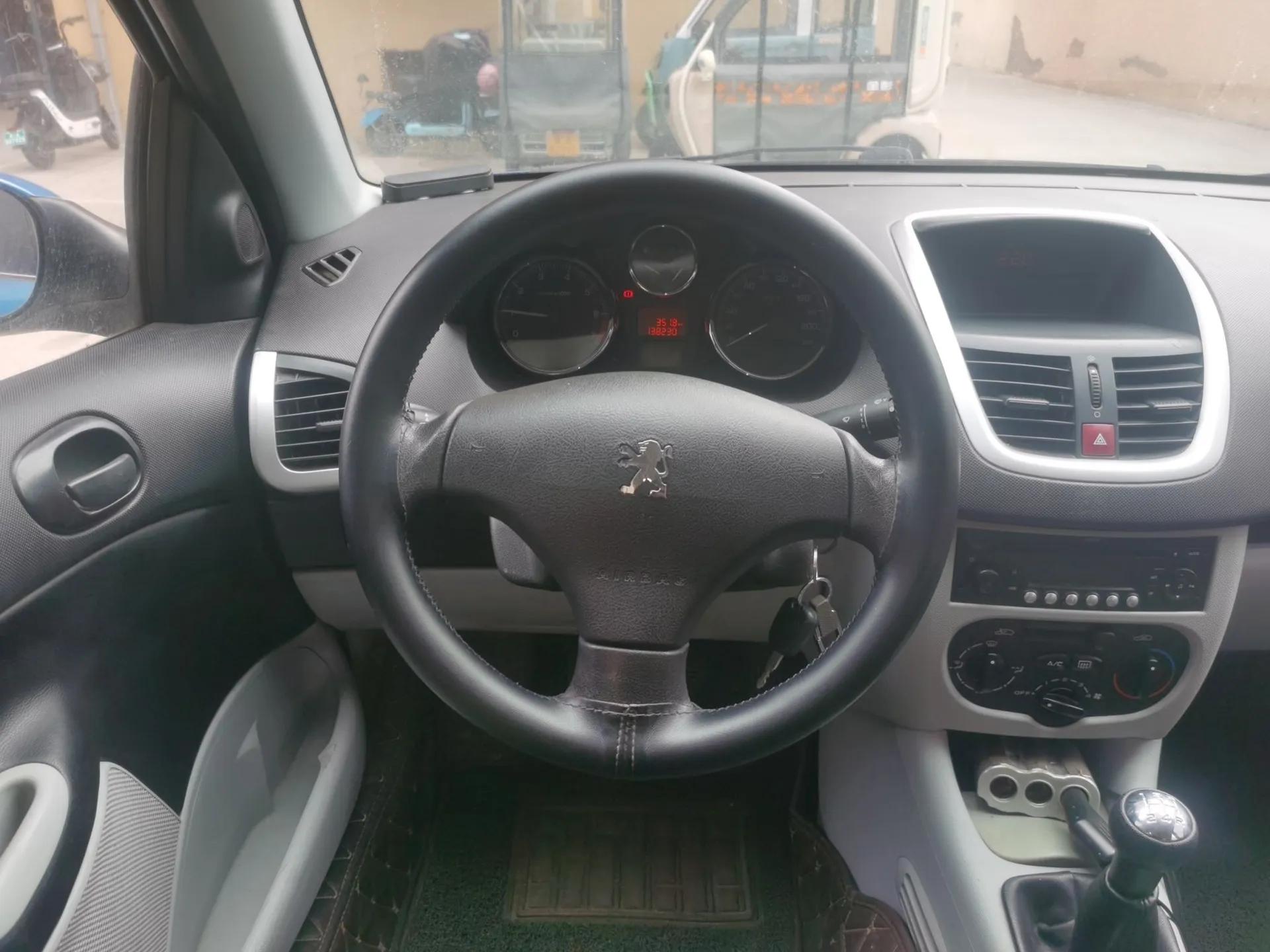 Peugeot 207 2011 Hatchback 1.4L Manual Yule Edition — миниатюра 11
