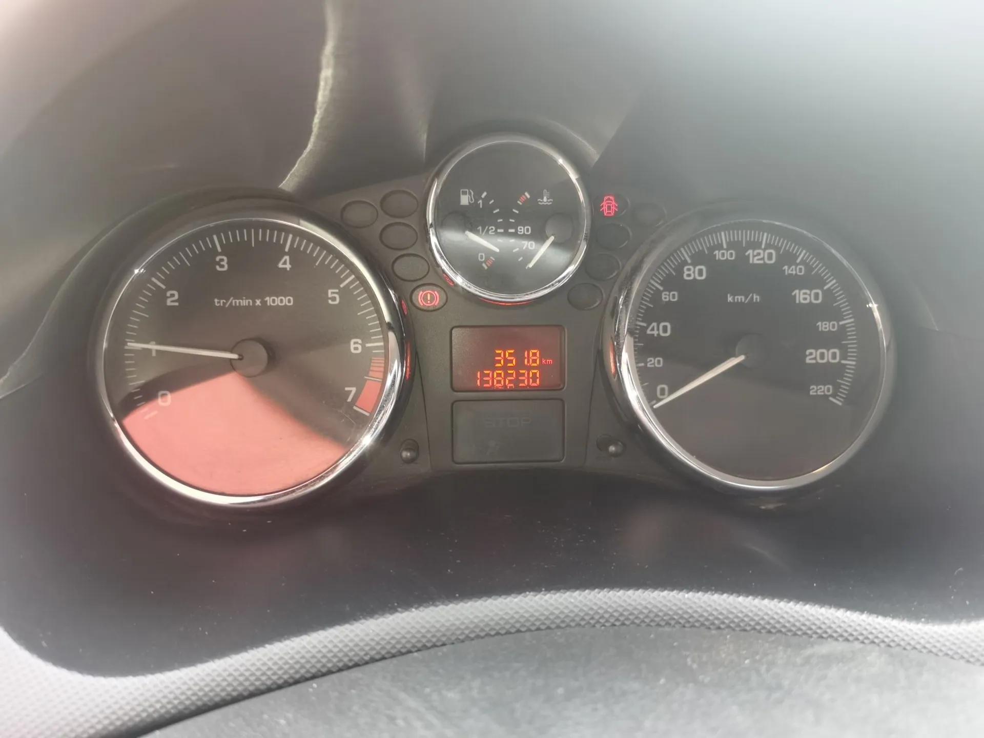 Peugeot 207 2011 Hatchback 1.4L Manual Yule Edition — миниатюра 12