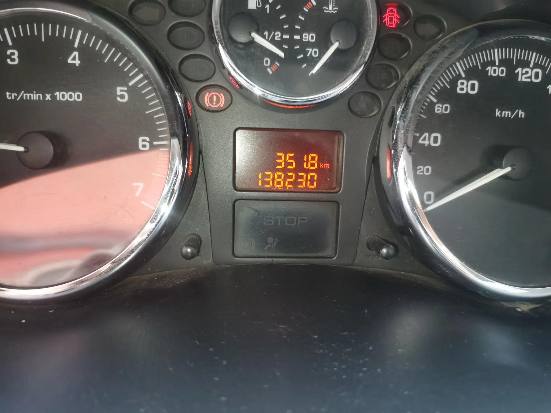 Peugeot 207 2011 Hatchback 1.4L Manual Yule Edition — миниатюра 13