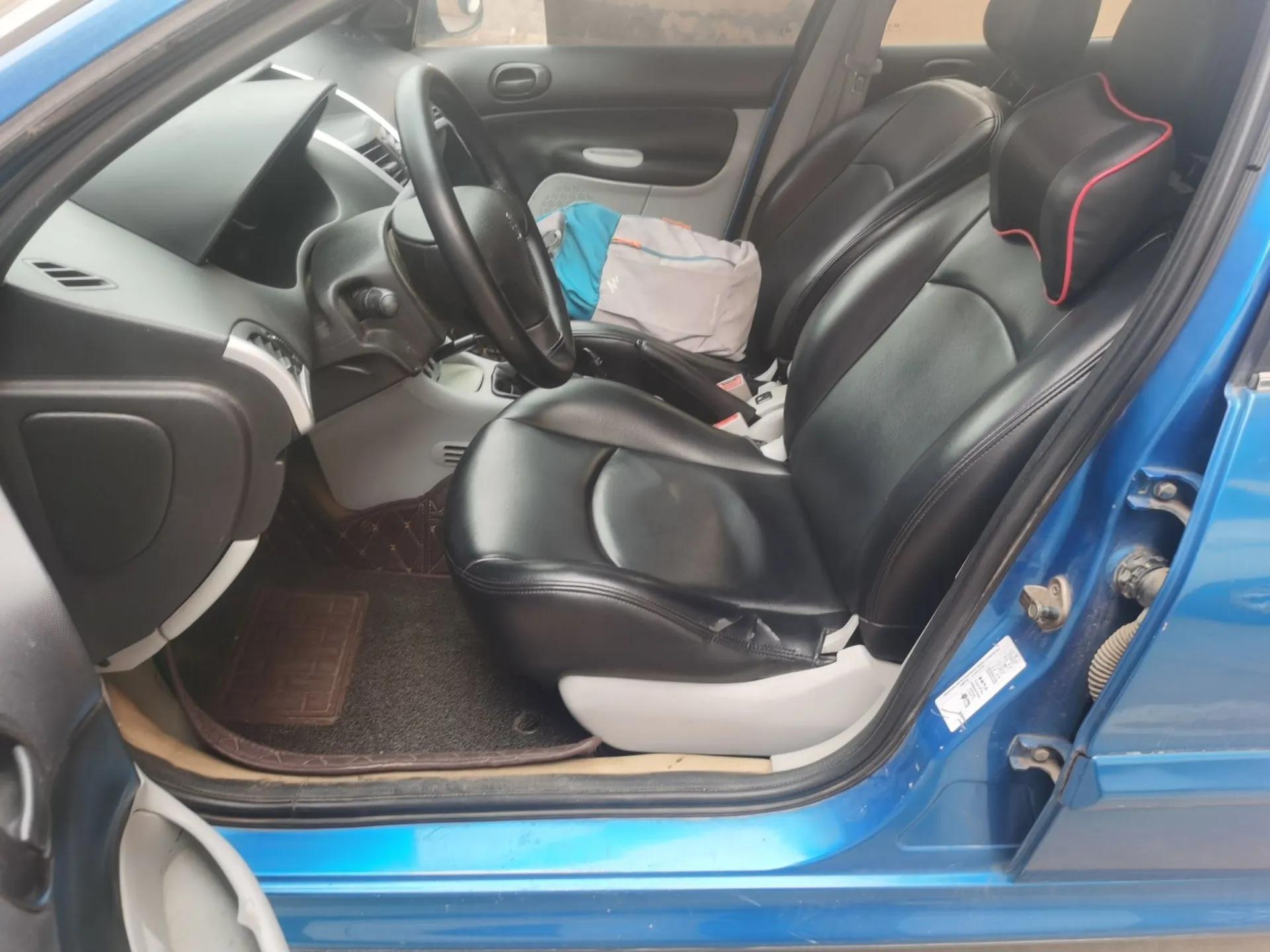 Peugeot 207 2011 Hatchback 1.4L Manual Yule Edition — миниатюра 16