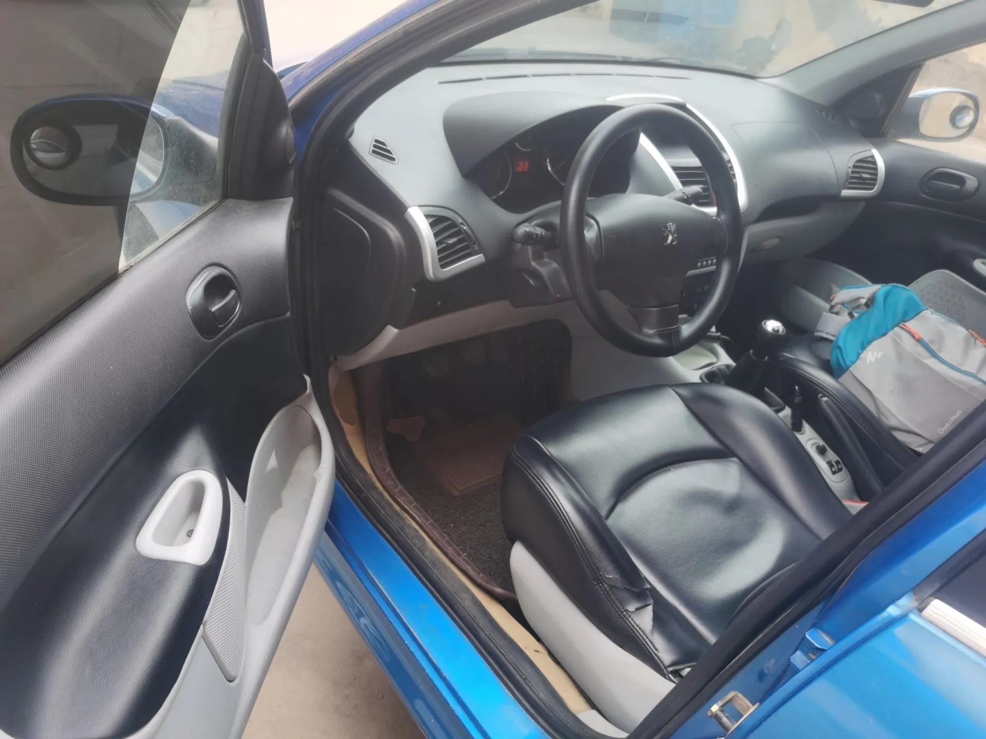 Peugeot 207 2011 Hatchback 1.4L Manual Yule Edition — миниатюра 17