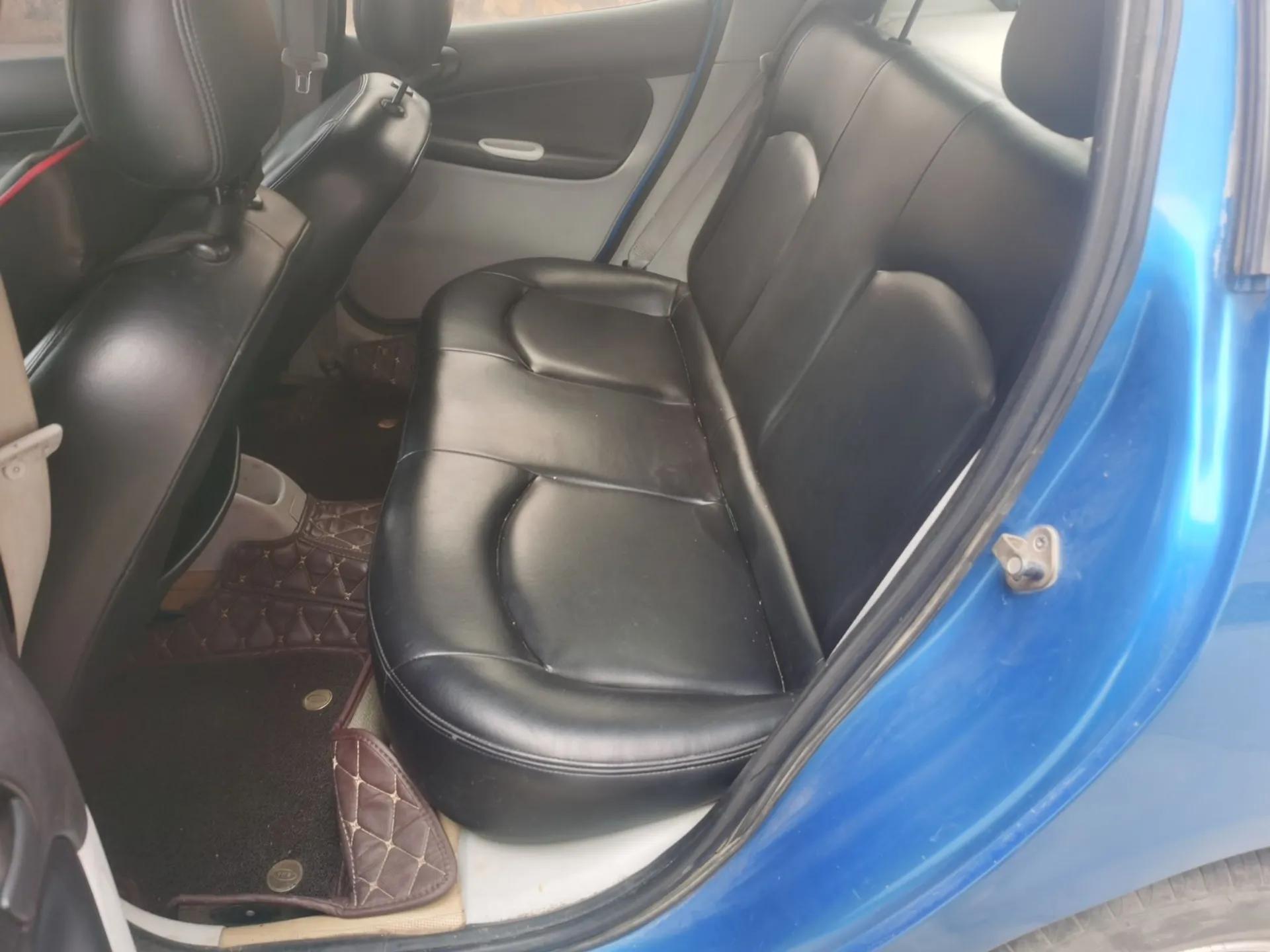 Peugeot 207 2011 Hatchback 1.4L Manual Yule Edition — миниатюра 18
