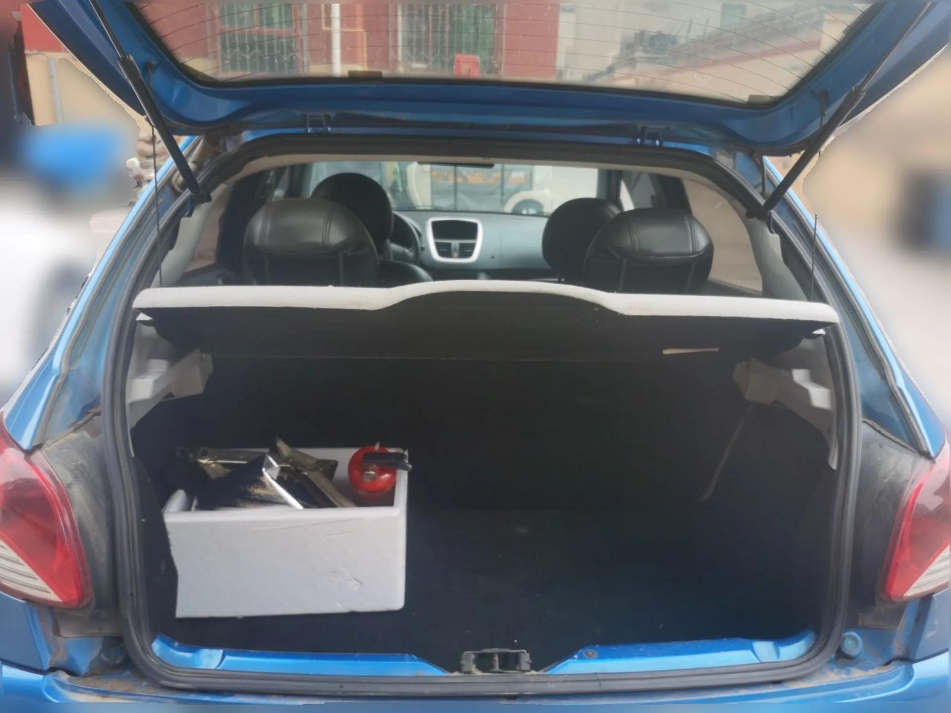 Peugeot 207 2011 Hatchback 1.4L Manual Yule Edition — миниатюра 20