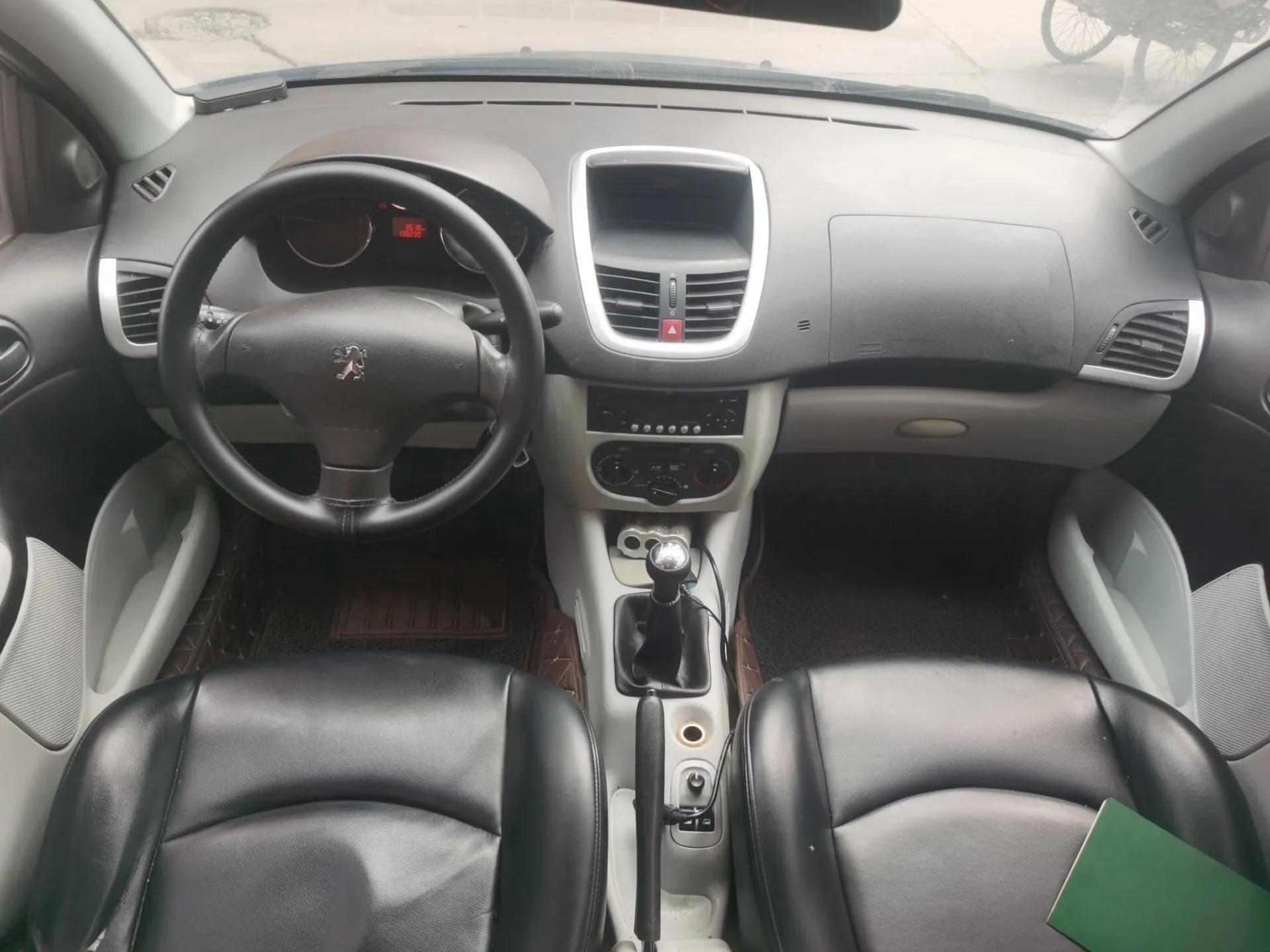 Peugeot 207 2011 Hatchback 1.4L Manual Yule Edition — миниатюра 10