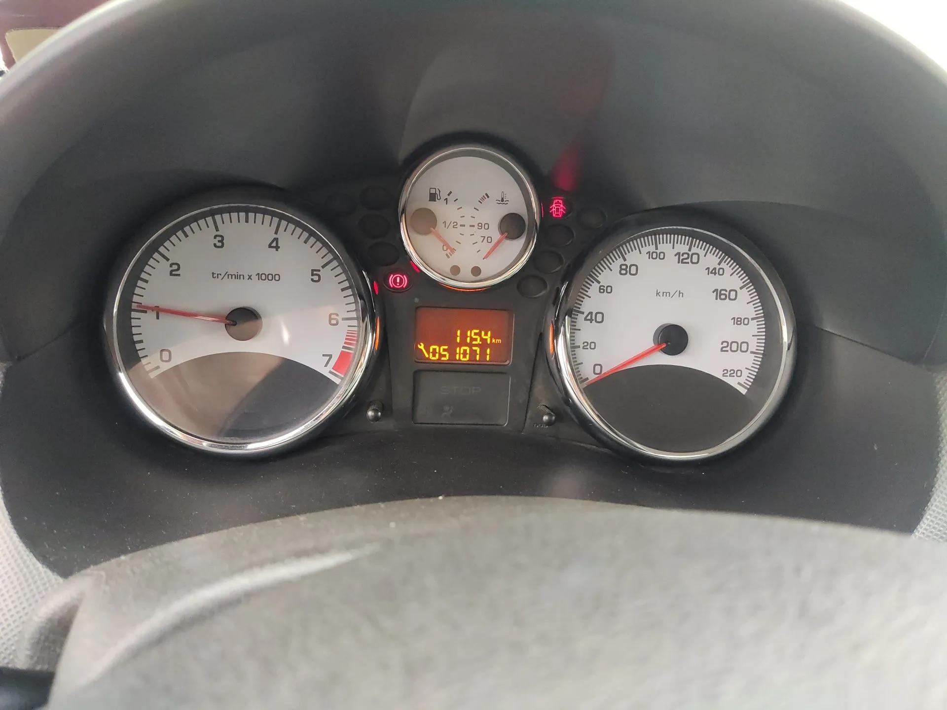 Peugeot 207 2011 Sedan 1.4L Manual Yule Edition — миниатюра 12