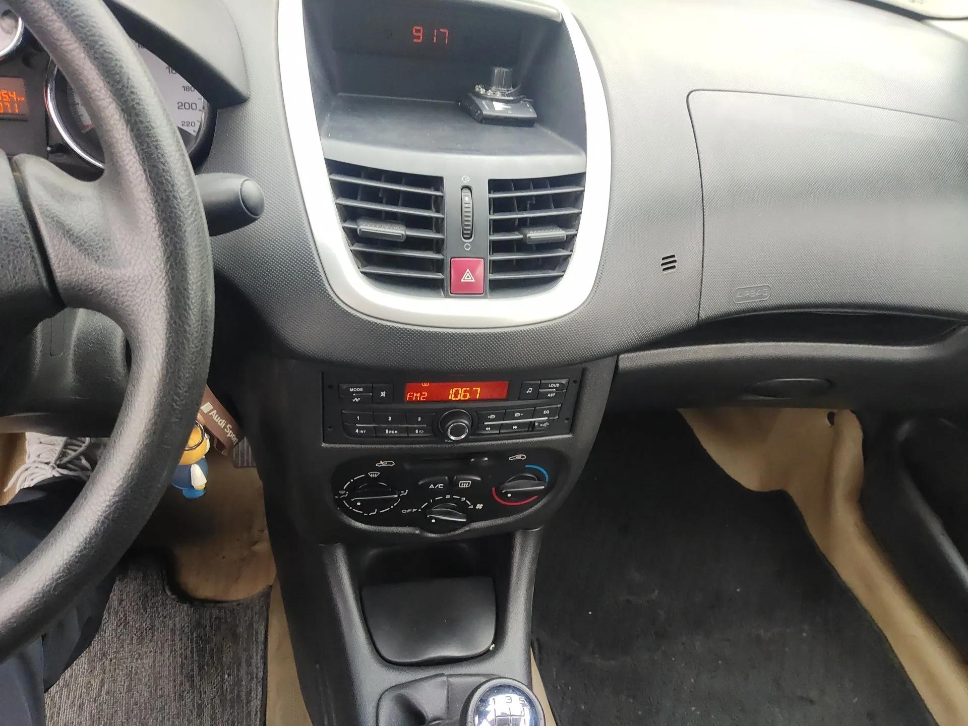 Peugeot 207 2011 Sedan 1.4L Manual Yule Edition — миниатюра 14