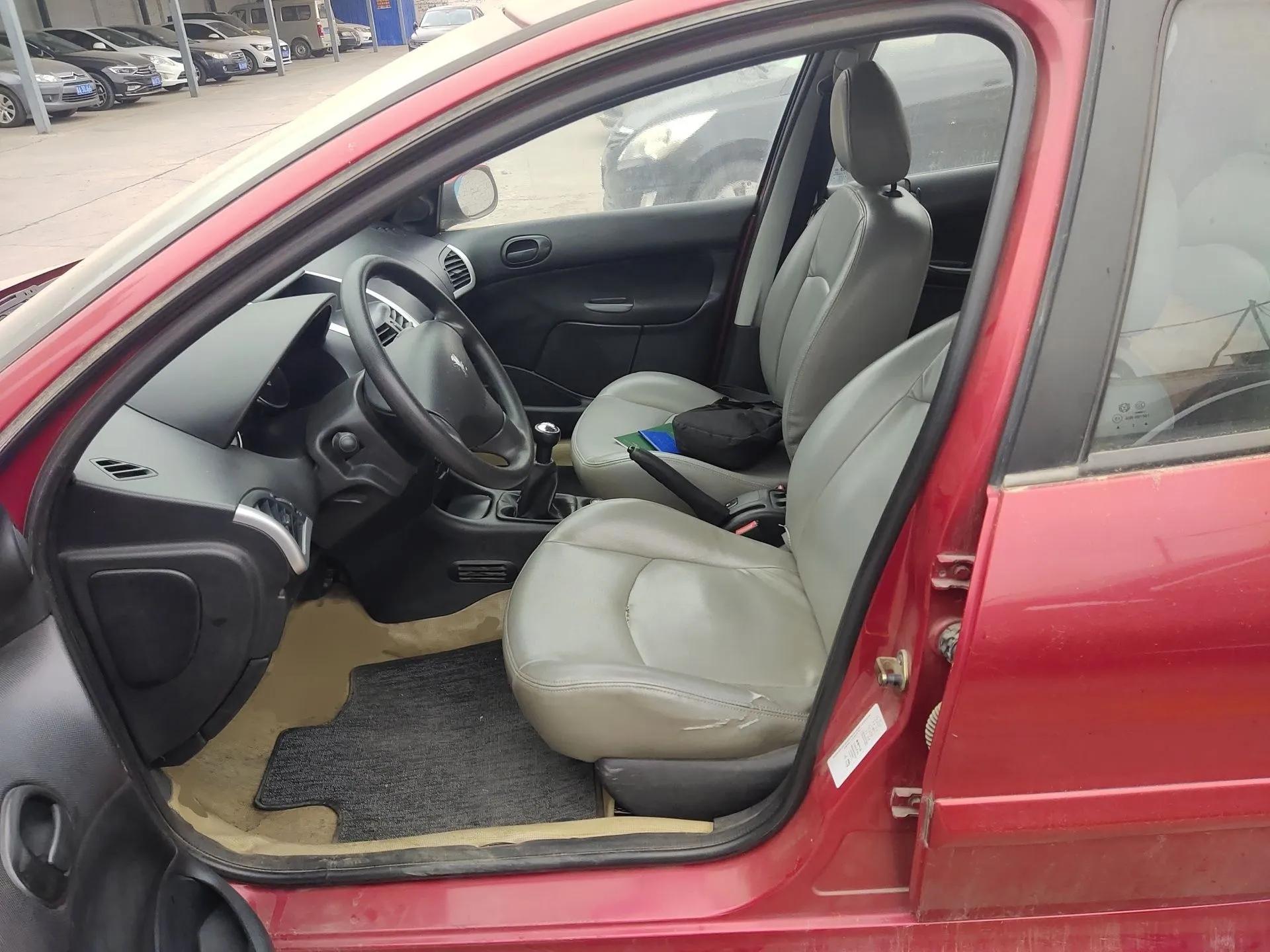 Peugeot 207 2011 Sedan 1.4L Manual Yule Edition — миниатюра 16