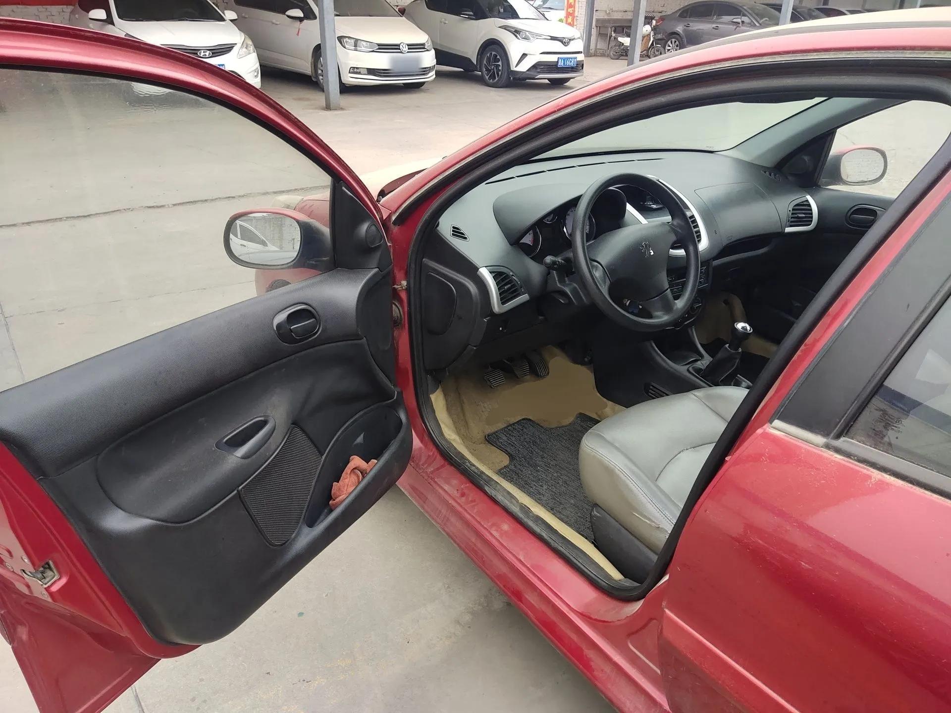 Peugeot 207 2011 Sedan 1.4L Manual Yule Edition — миниатюра 17