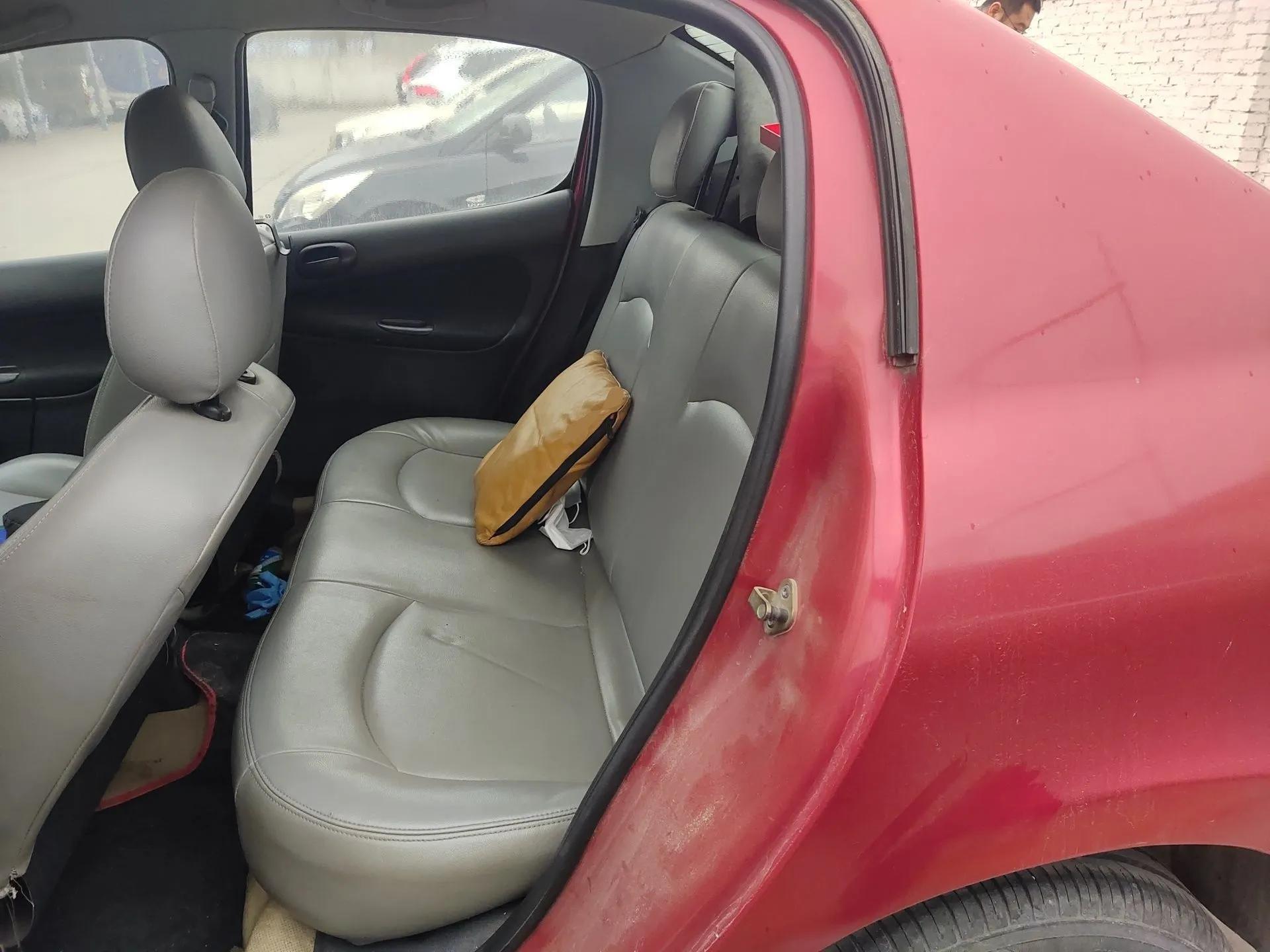 Peugeot 207 2011 Sedan 1.4L Manual Yule Edition — миниатюра 18