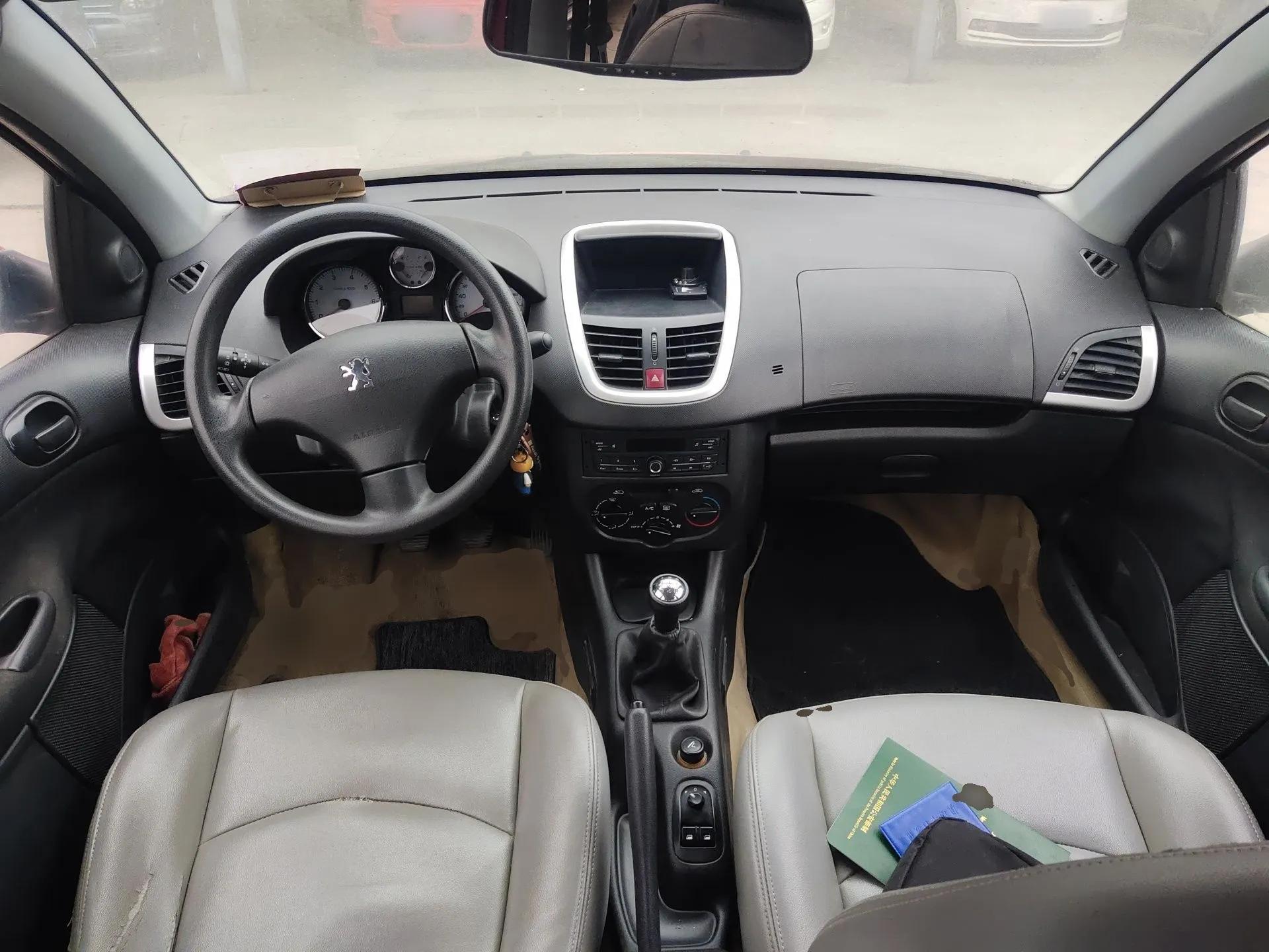 Peugeot 207 2011 Sedan 1.4L Manual Yule Edition — миниатюра 10