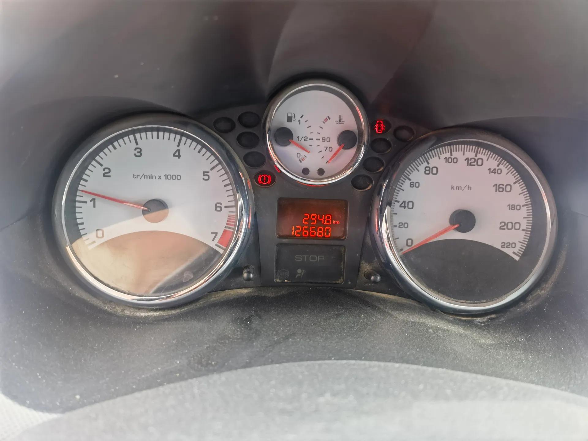 Peugeot 207 2011 Sedan 1.4L Manual Yule Edition — миниатюра 12