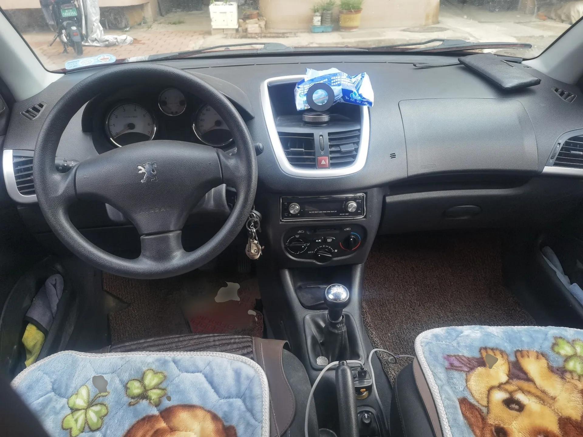 Peugeot 207 2011 Sedan 1.4L Manual Yule Edition — миниатюра 10
