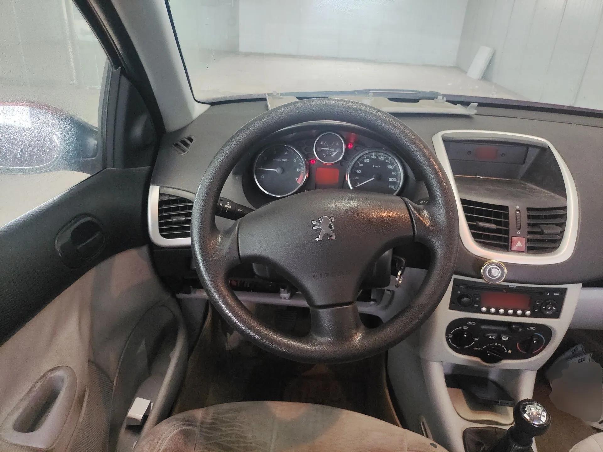 Peugeot 207 2011 Hatchback 1.4L Manual Yule Edition — миниатюра 14