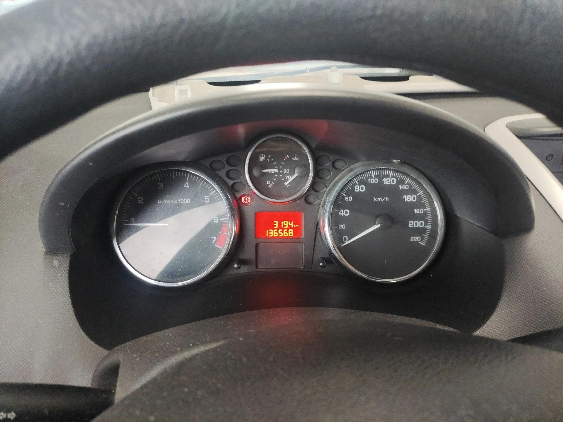 Peugeot 207 2011 Hatchback 1.4L Manual Yule Edition — миниатюра 15