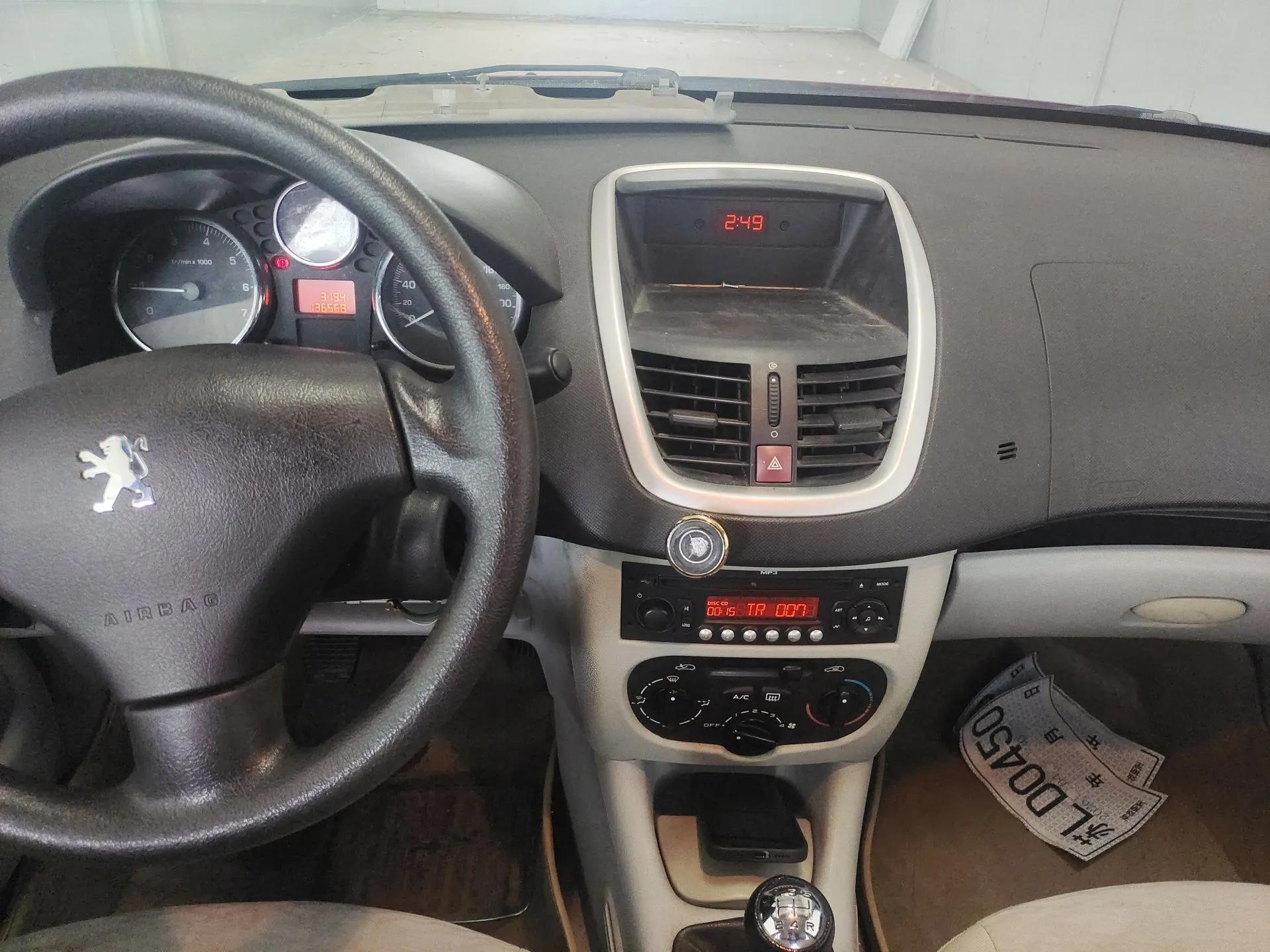 Peugeot 207 2011 Hatchback 1.4L Manual Yule Edition — миниатюра 16