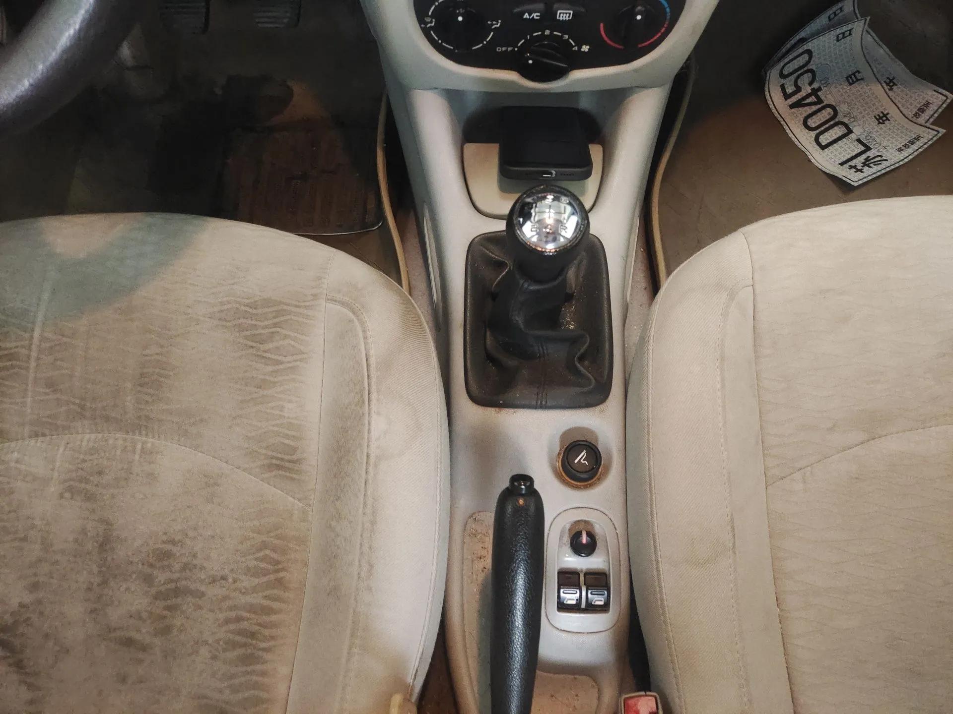 Peugeot 207 2011 Hatchback 1.4L Manual Yule Edition — миниатюра 17