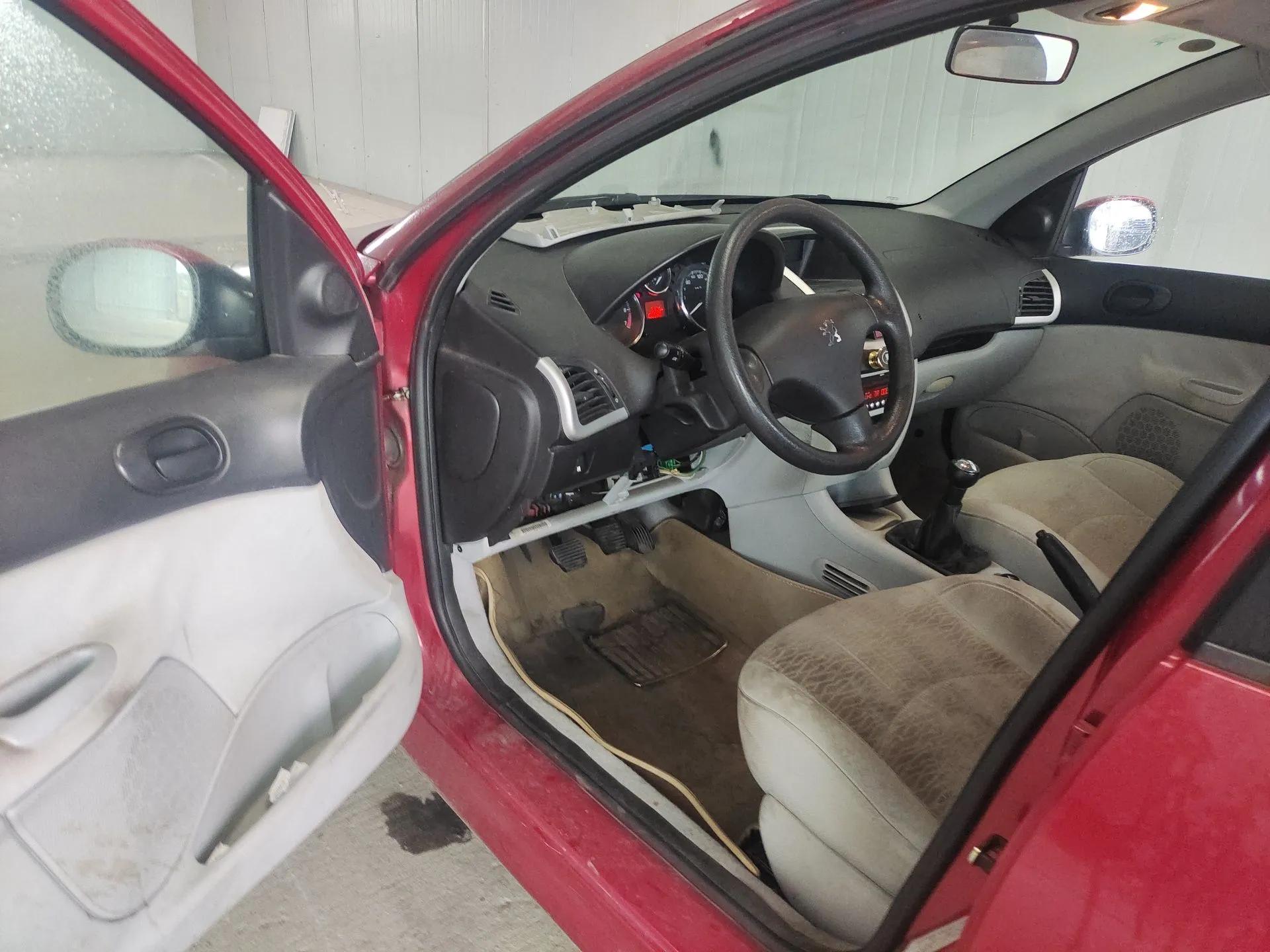 Peugeot 207 2011 Hatchback 1.4L Manual Yule Edition — миниатюра 19