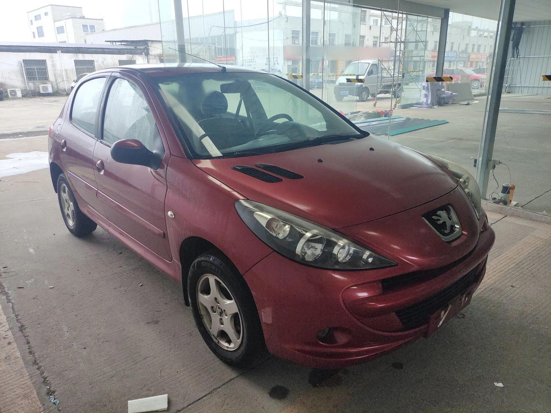Peugeot 207 2011 Hatchback 1.4L Manual Yule Edition — миниатюра 3