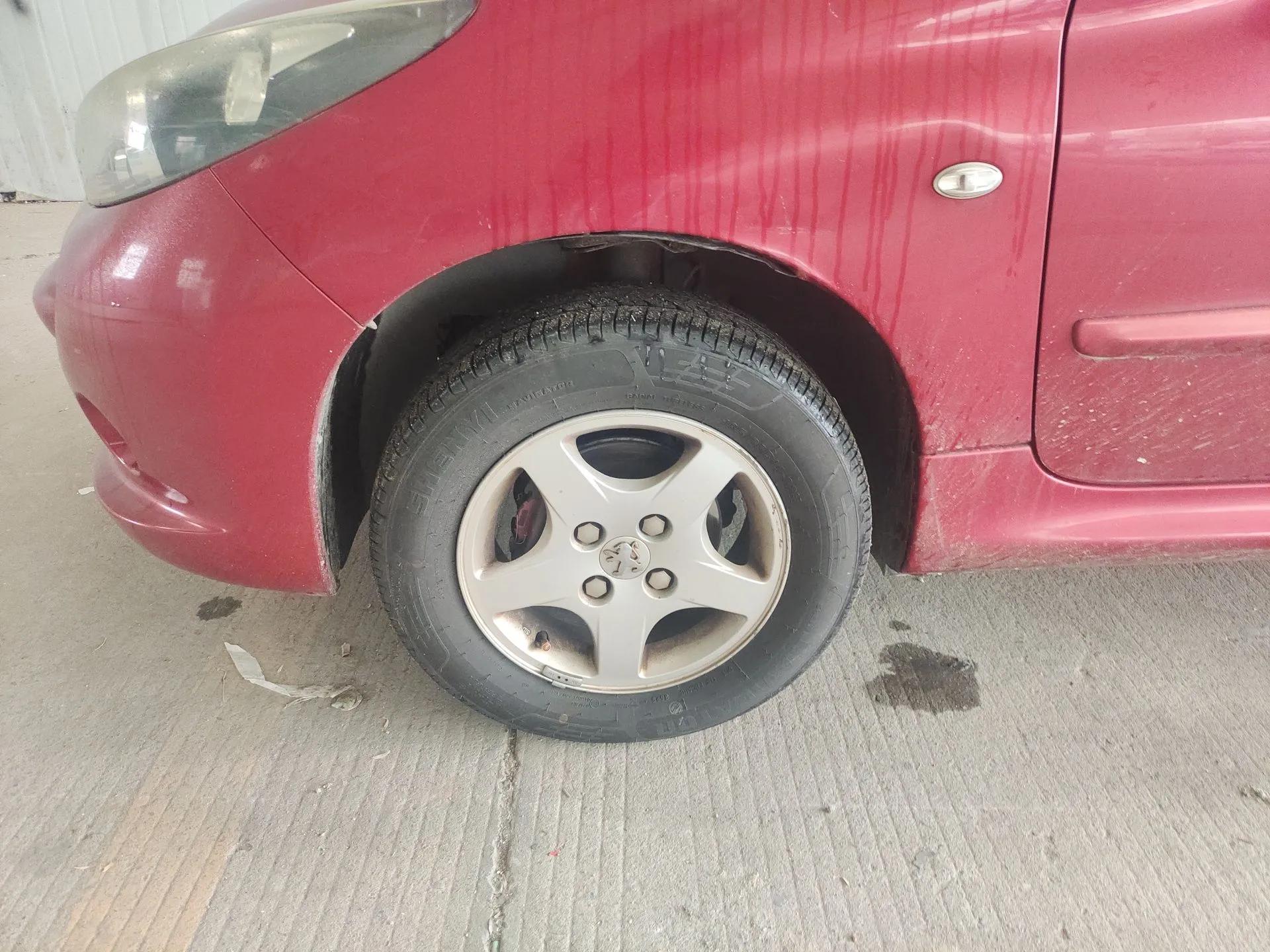 Peugeot 207 2011 Hatchback 1.4L Manual Yule Edition — миниатюра 8