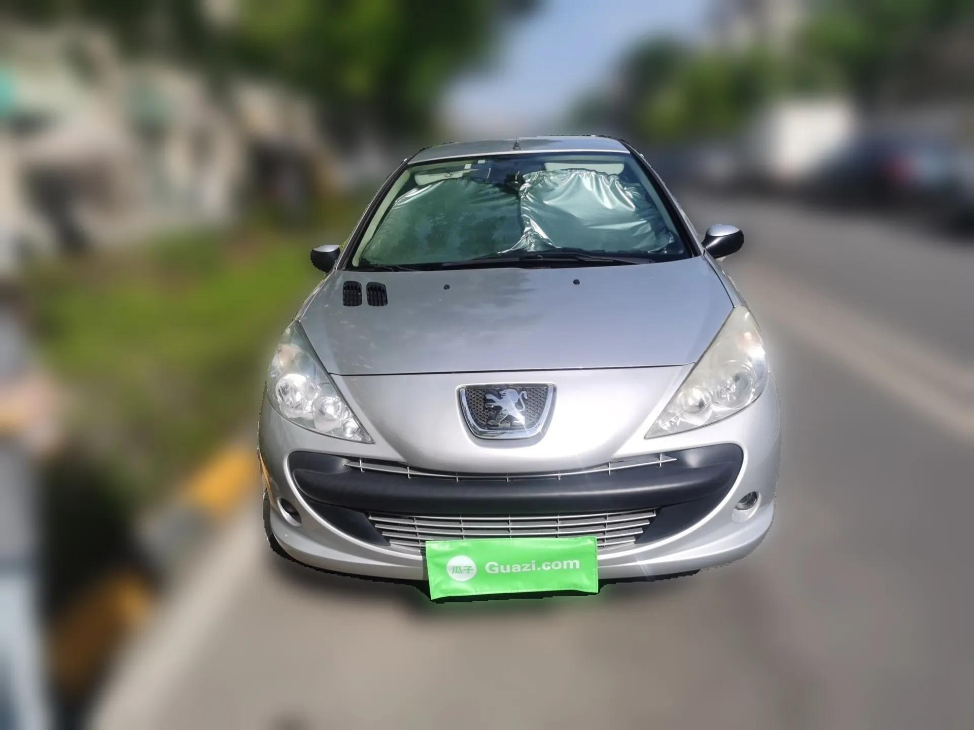 Peugeot 207 2010 Hatchback 1.4L Manual Yule Edition — миниатюра 2