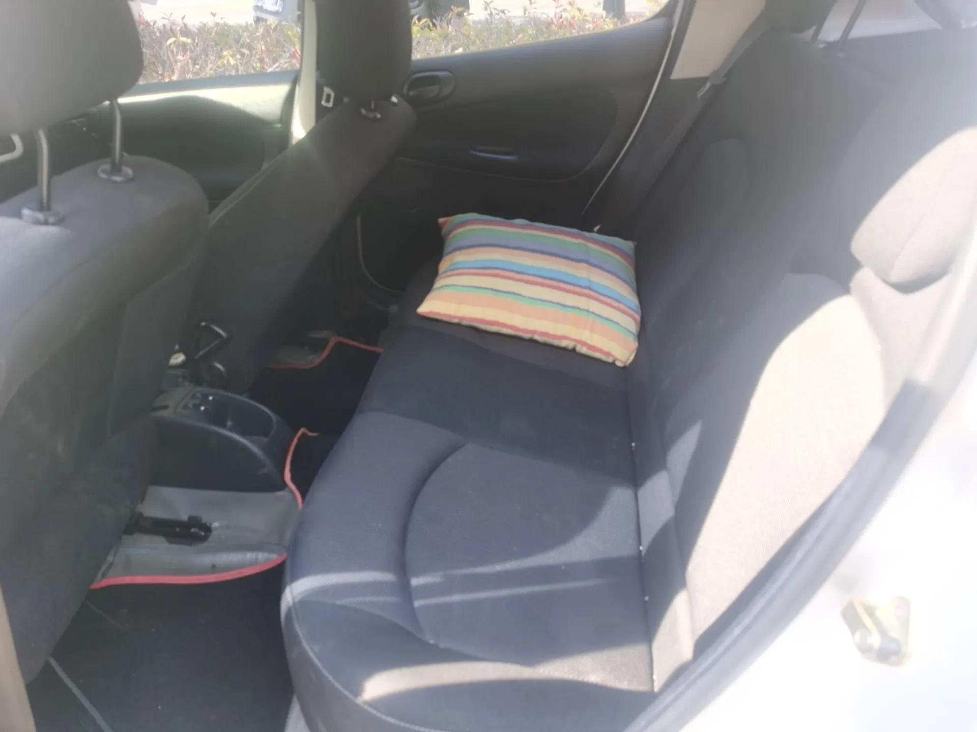 Peugeot 207 2010 Hatchback 1.4L Manual Yule Edition — миниатюра 18