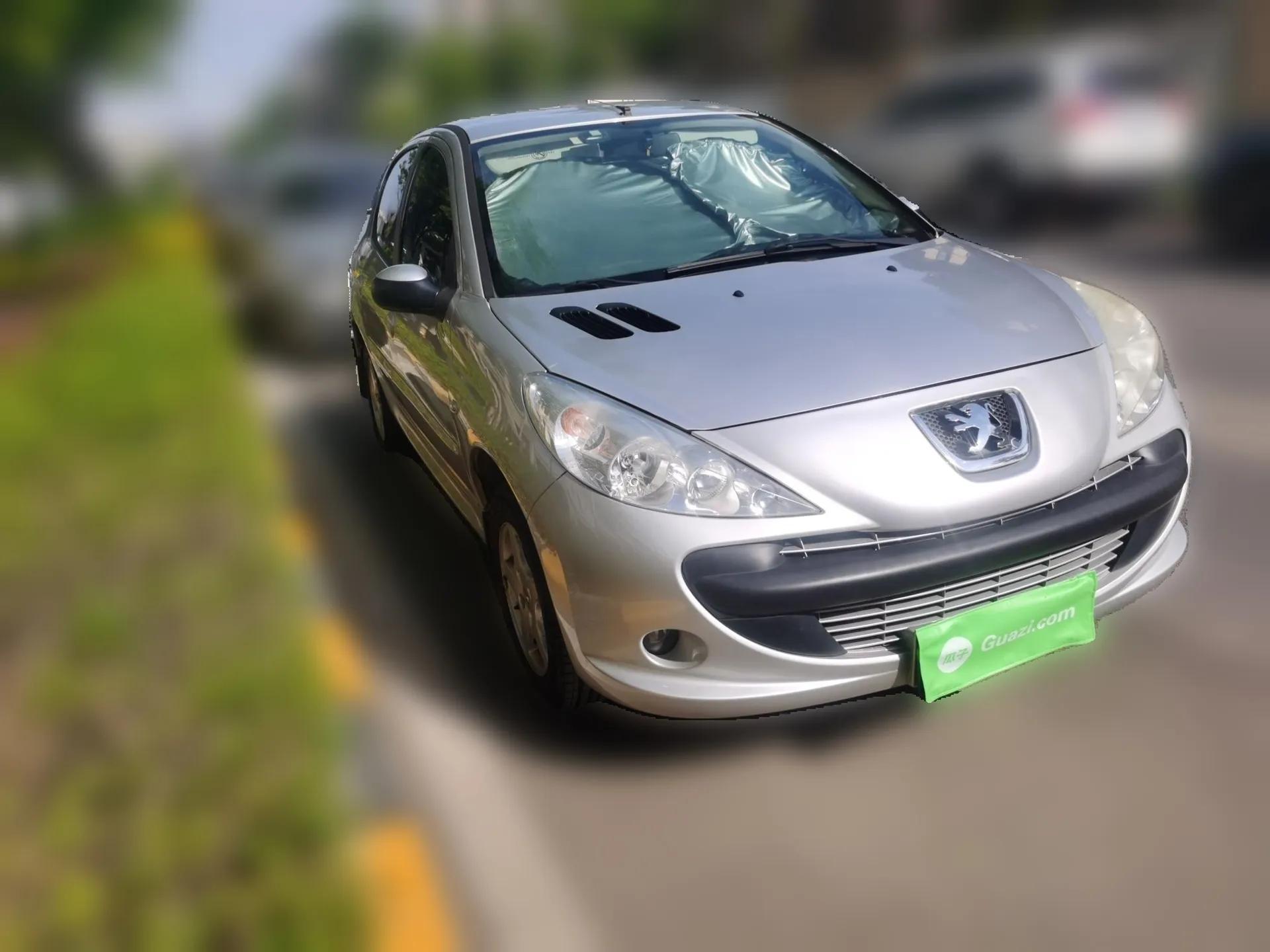 Peugeot 207 2010 Hatchback 1.4L Manual Yule Edition — миниатюра 3