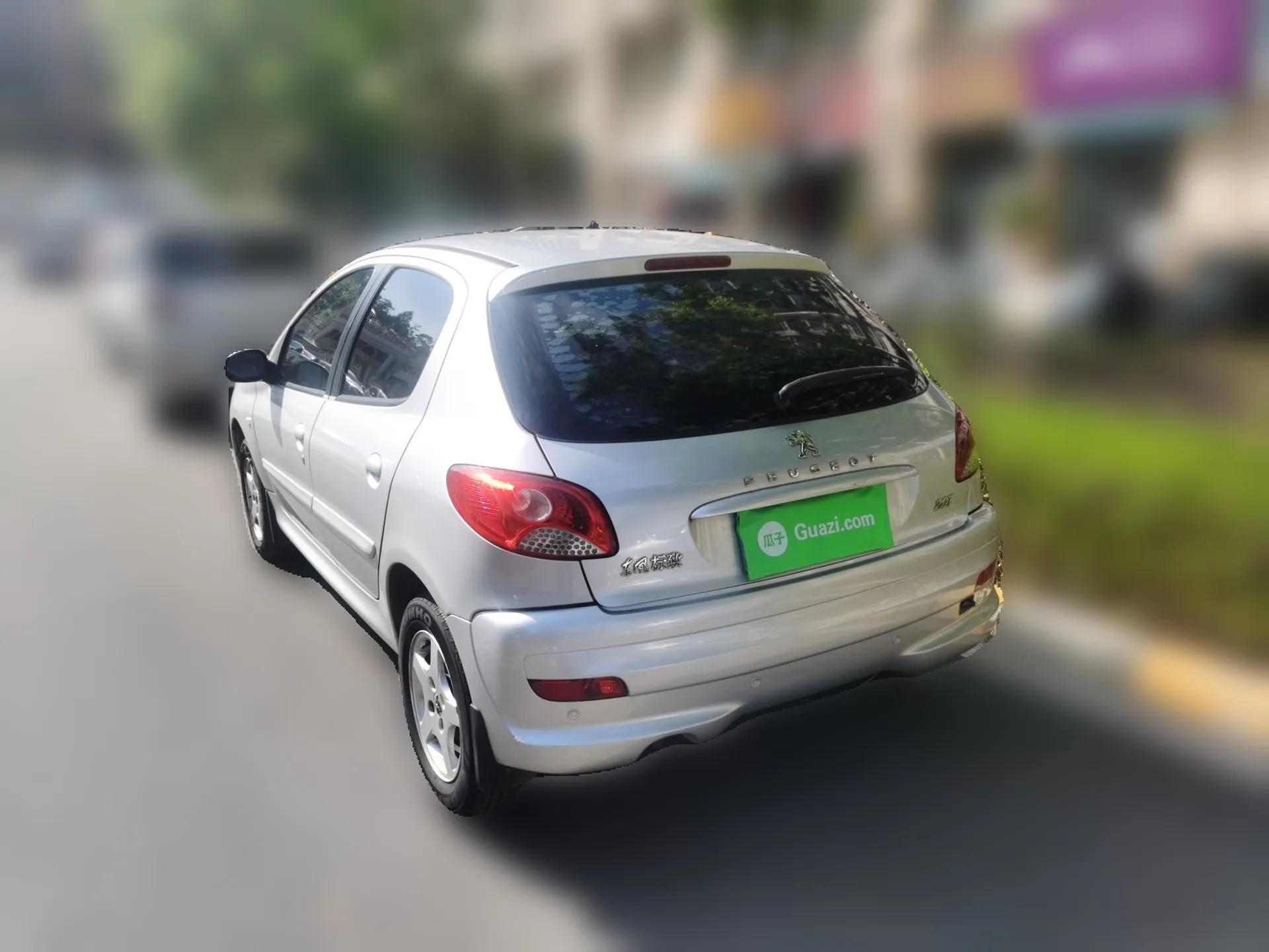 Peugeot 207 2010 Hatchback 1.4L Manual Yule Edition — миниатюра 4