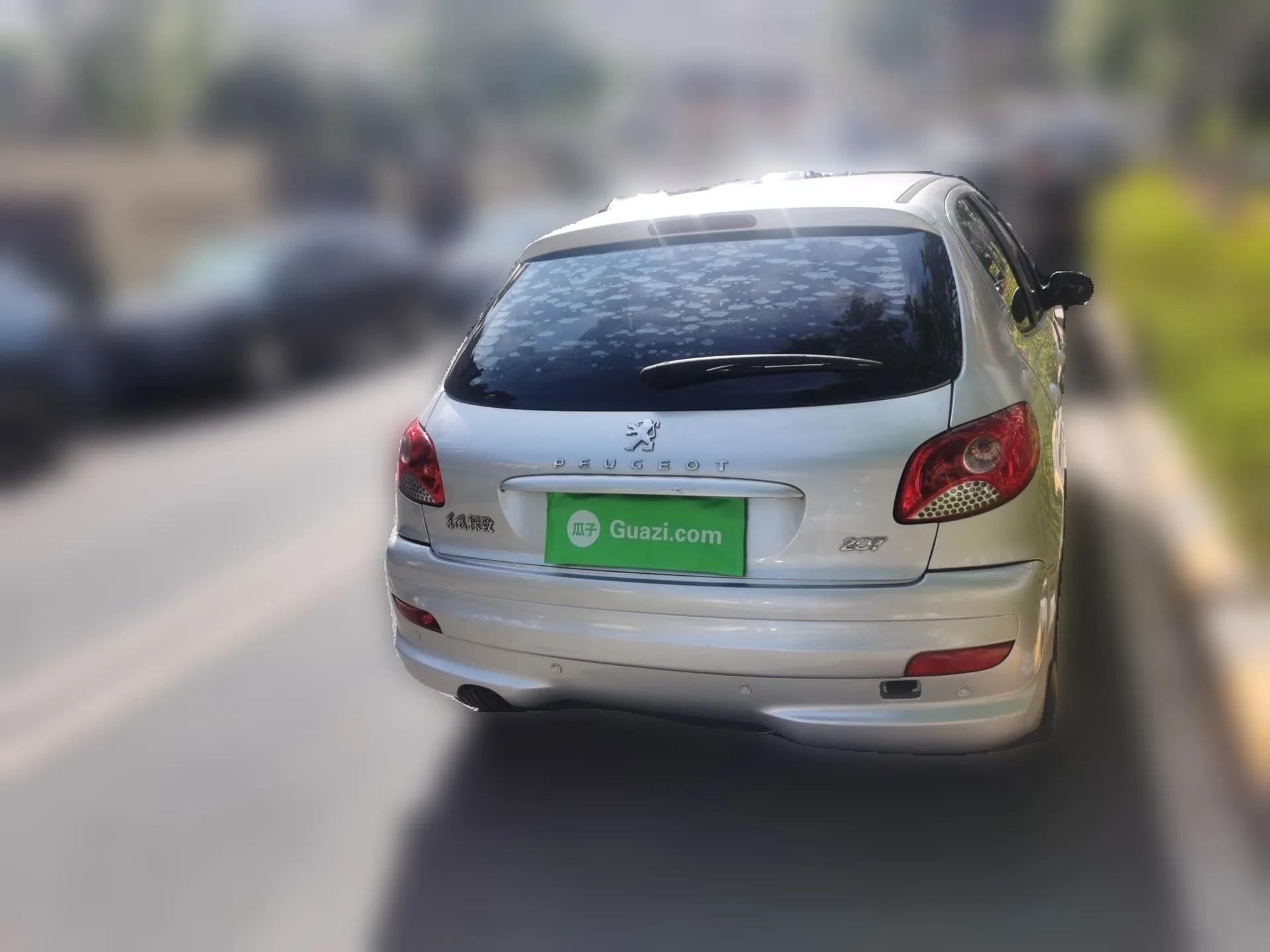 Peugeot 207 2010 Hatchback 1.4L Manual Yule Edition — миниатюра 5