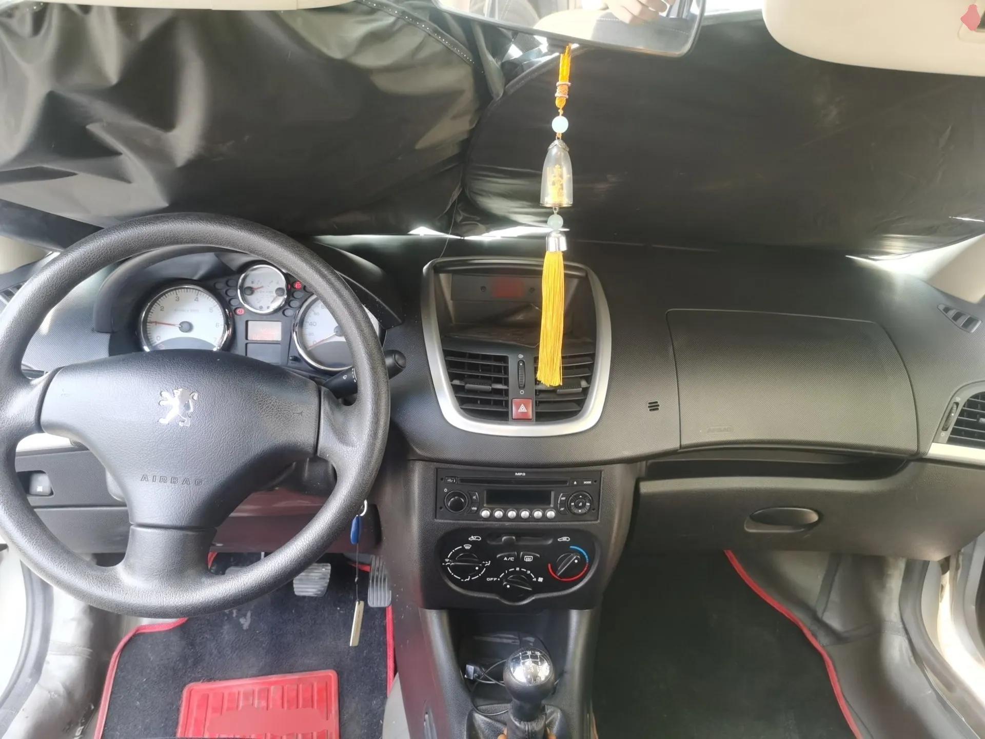 Peugeot 207 2010 Hatchback 1.4L Manual Yule Edition — миниатюра 10