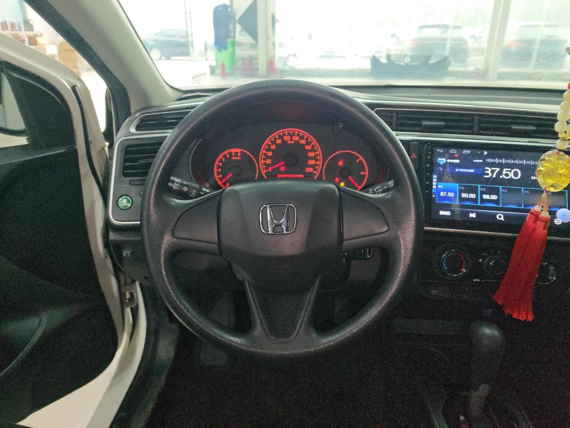 Honda Gienia 2017 1.5L CVT Classic Edition — миниатюра 14