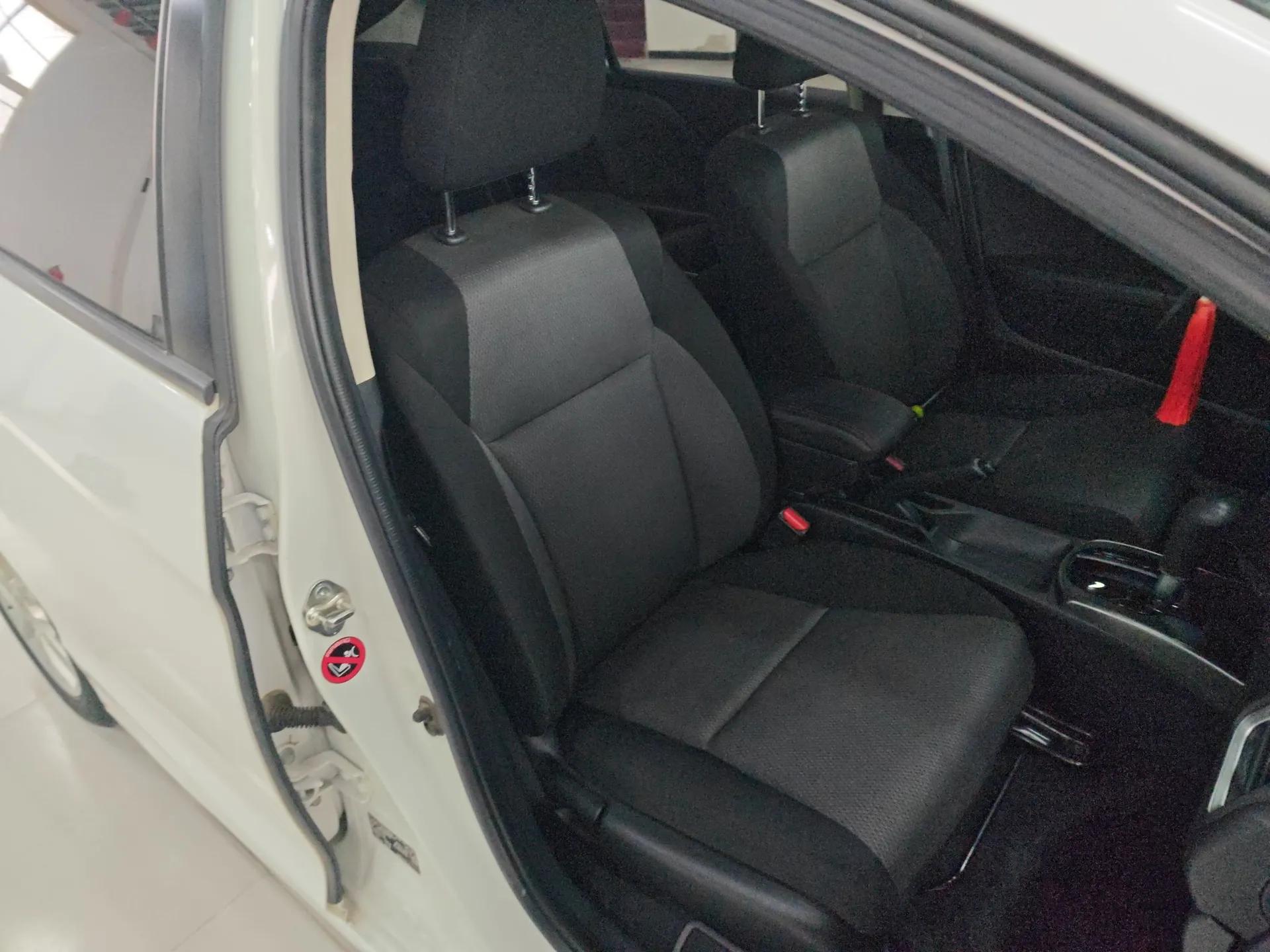 Honda Gienia 2017 1.5L CVT Classic Edition — миниатюра 23